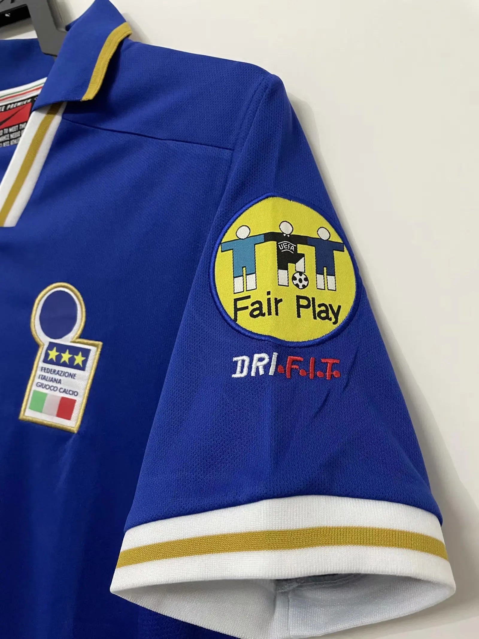 ITALY Retro Home Jersey EURO 96 image 2