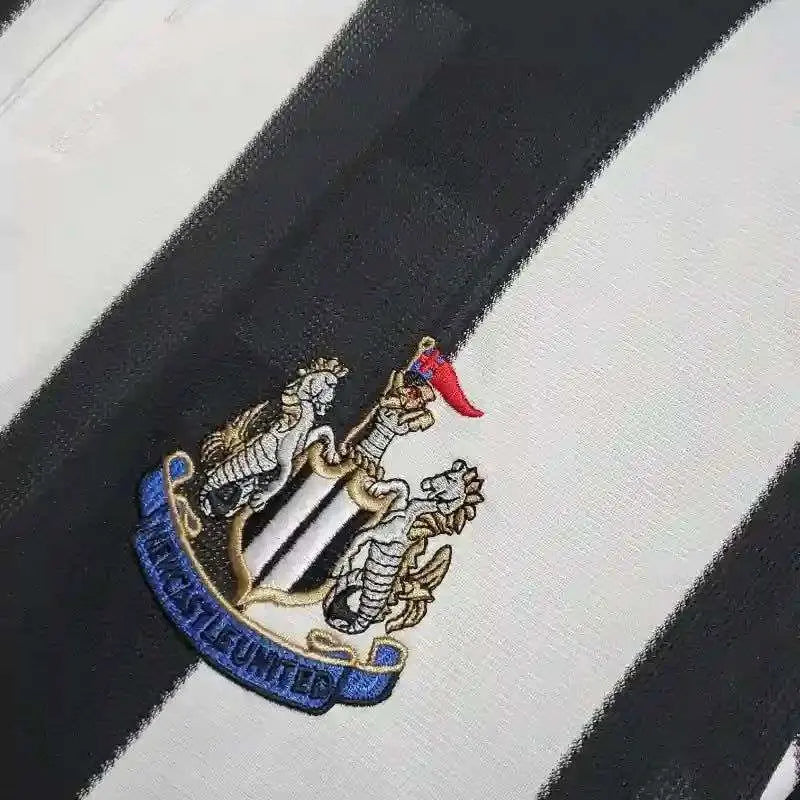 NEWCASTLE UNITED Retro Home Jersey 1995-97 image 3