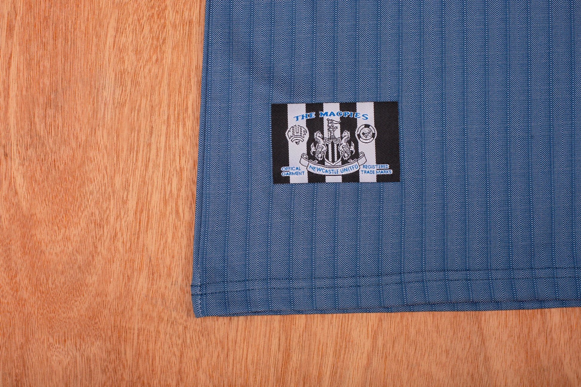 NEWCASTLE UNITED Retro Away Jersey 1995-96 image 2