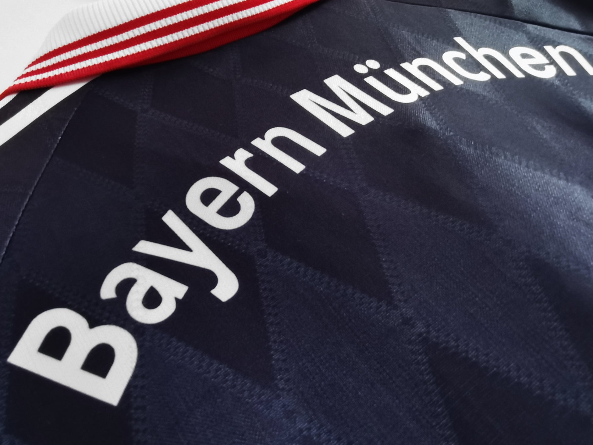 BAYERN MUNICH Retro Home Jersey 1997-99 image 6