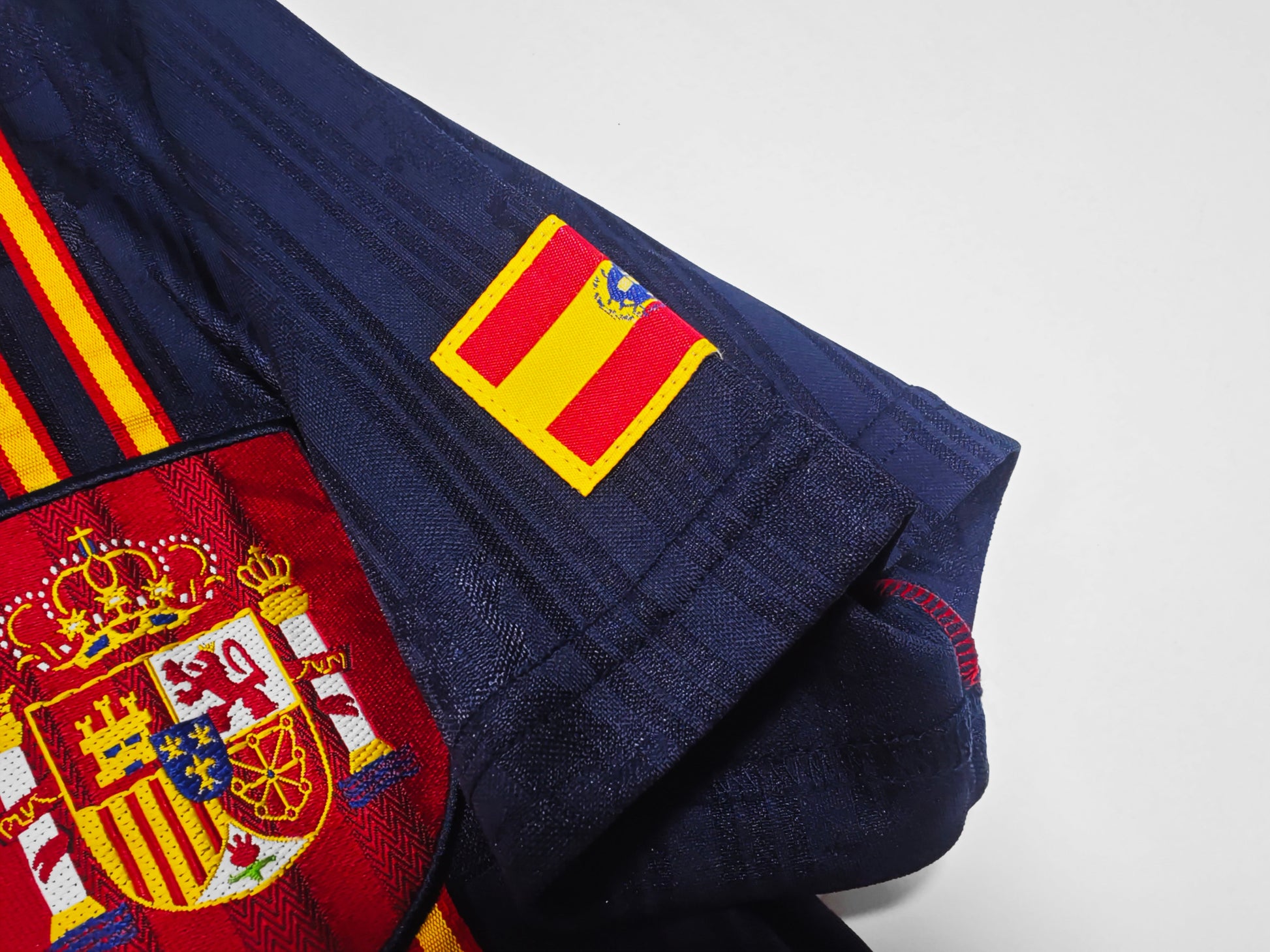 SPAIN Retro Home Jersey EURO 96 image 1