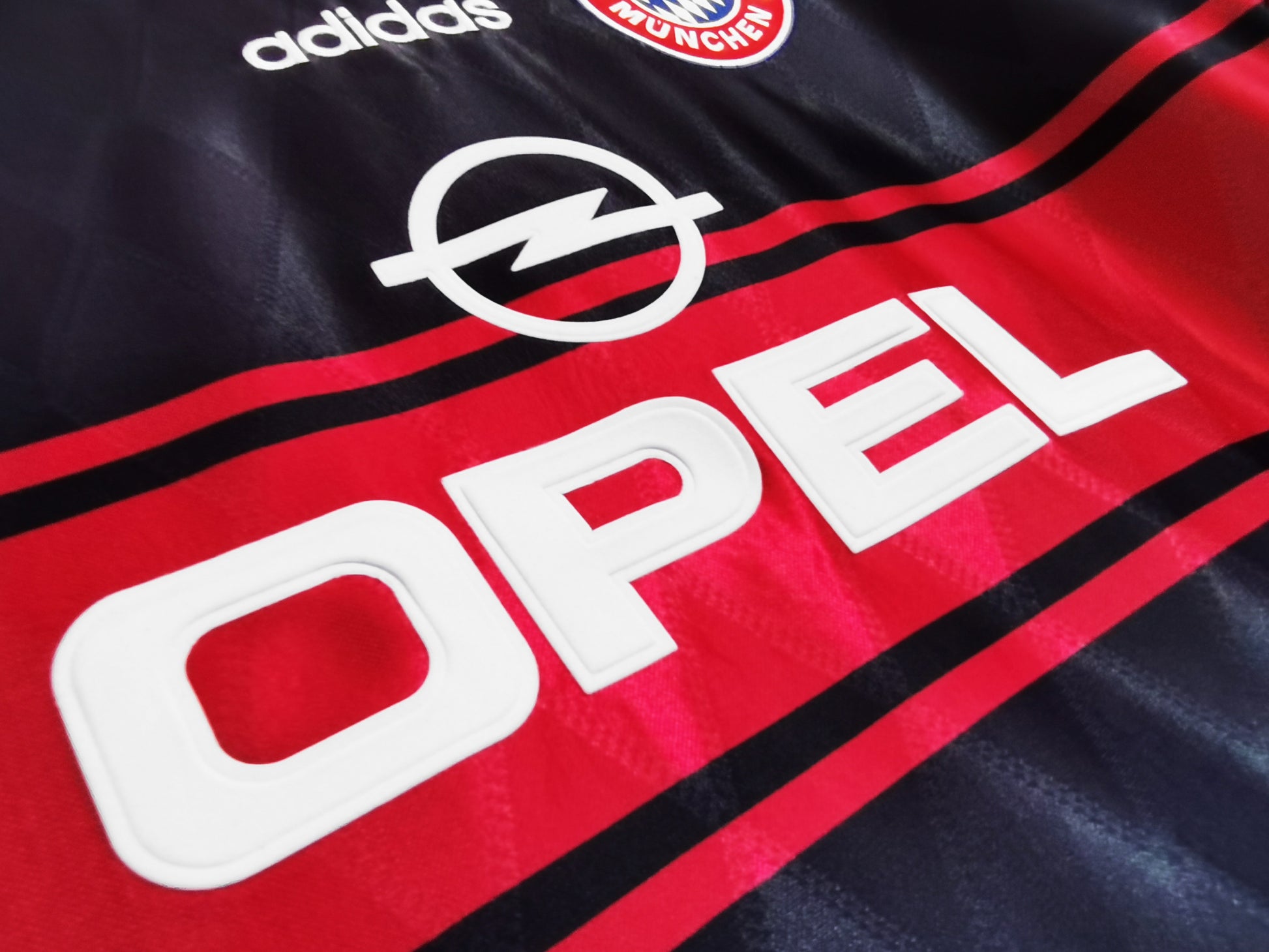 BAYERN MUNICH Retro Home Jersey 1997-99 image 4