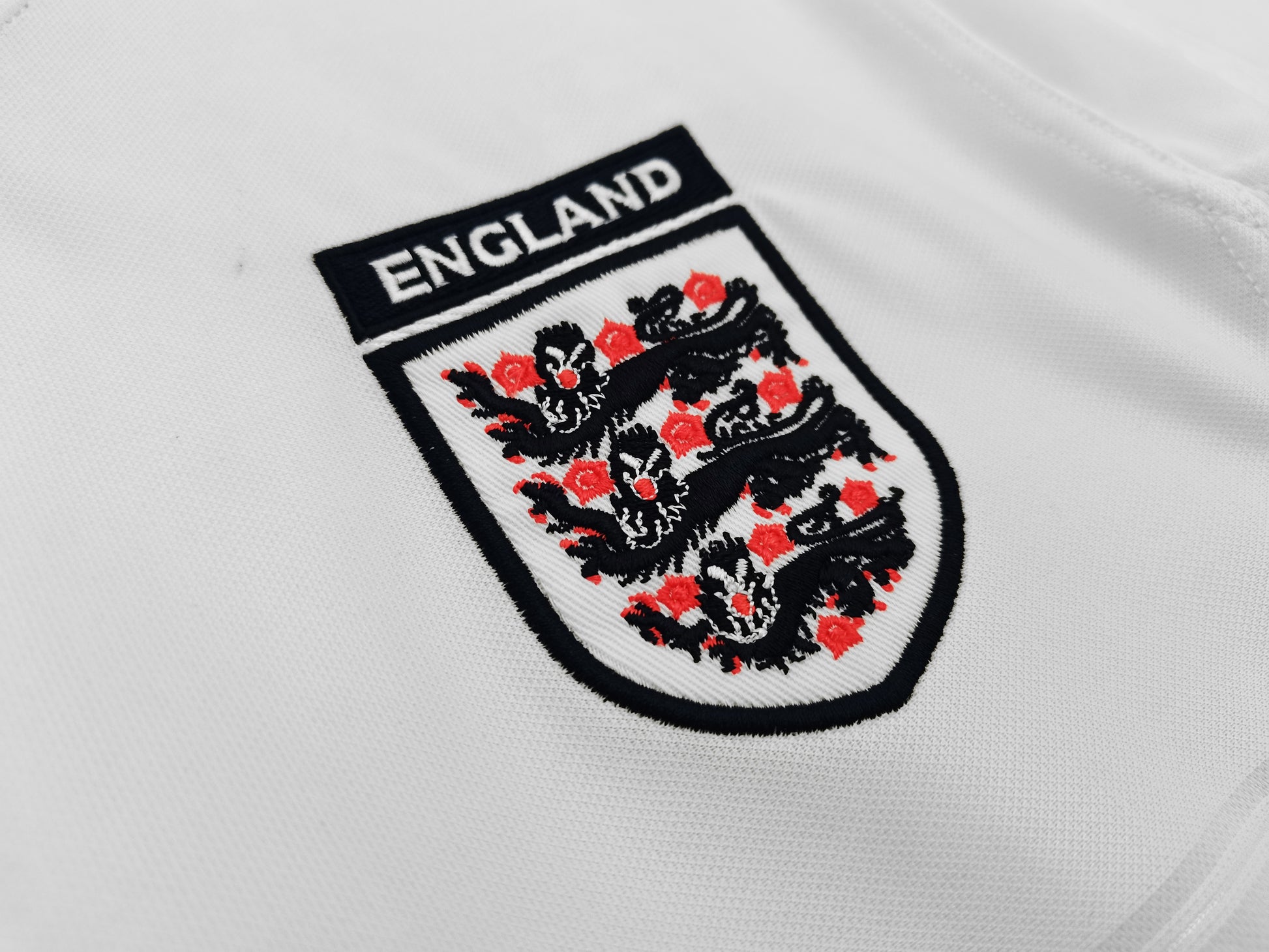 ENGLAND Retro Home Jersey 1999-2001 image 2