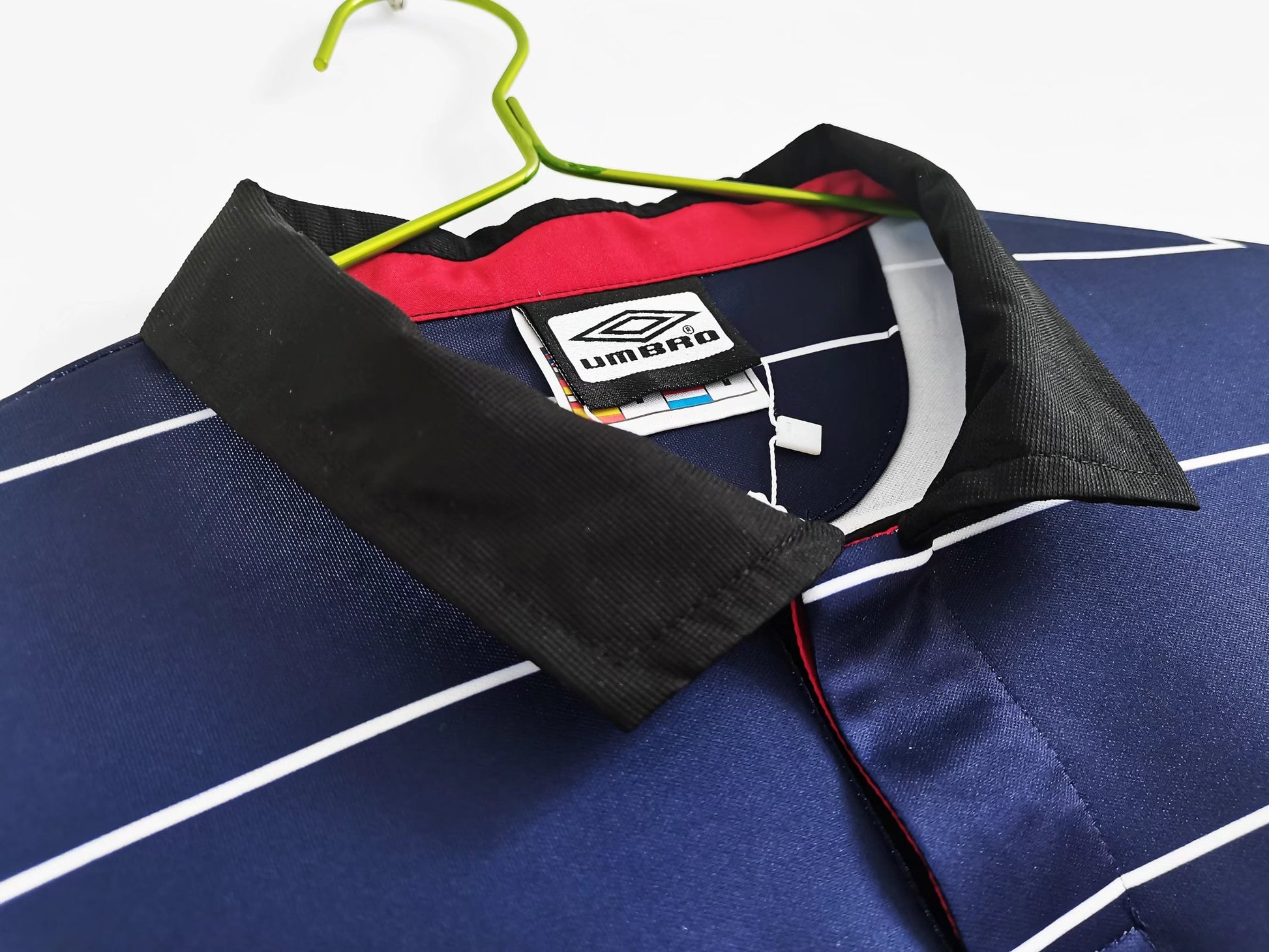 MANCHESTER UNITED RETRO JERSEY 1999-00 image 8