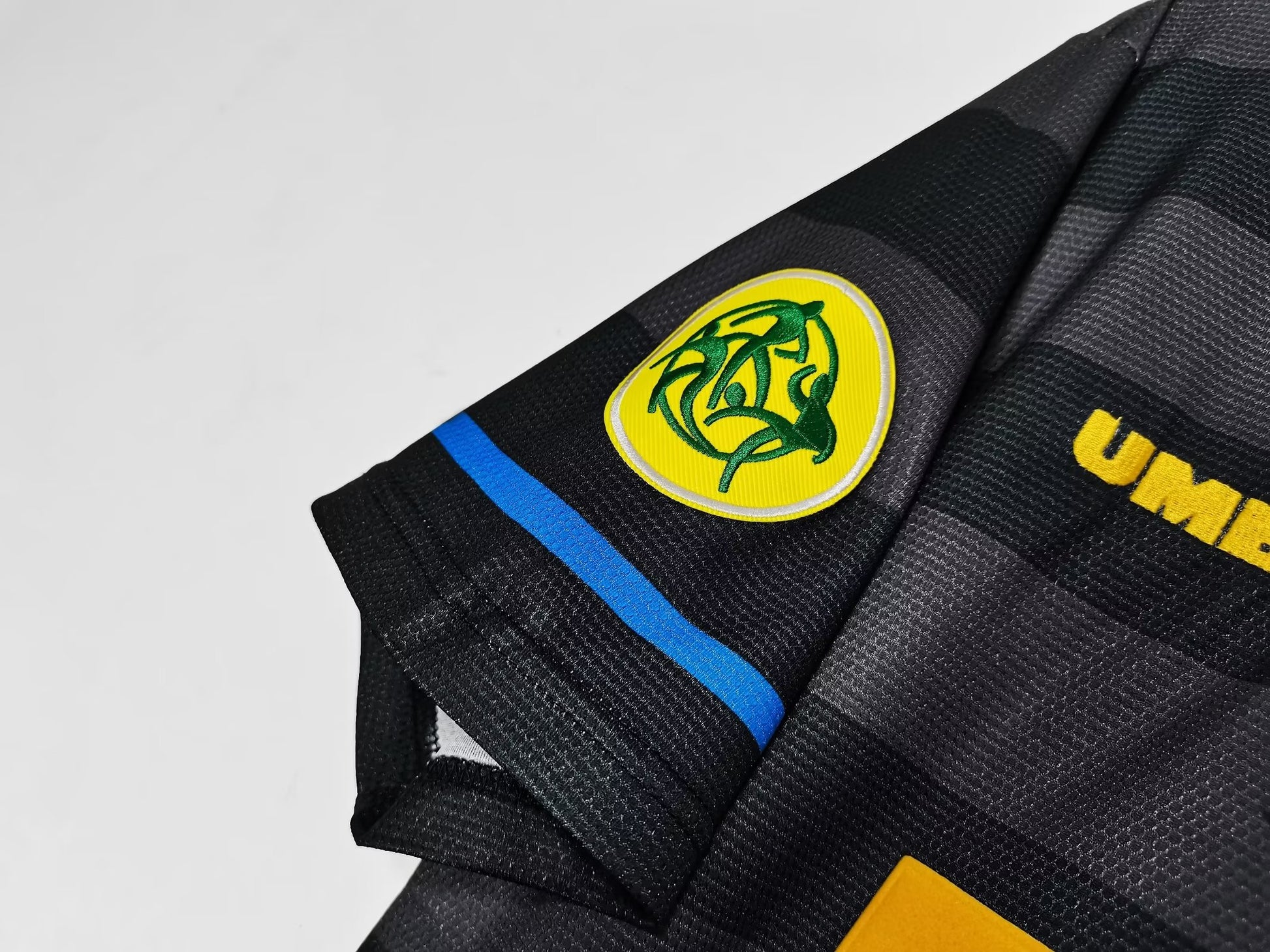 INTER MILAN Retro Home Jersey 1997-98 image 4