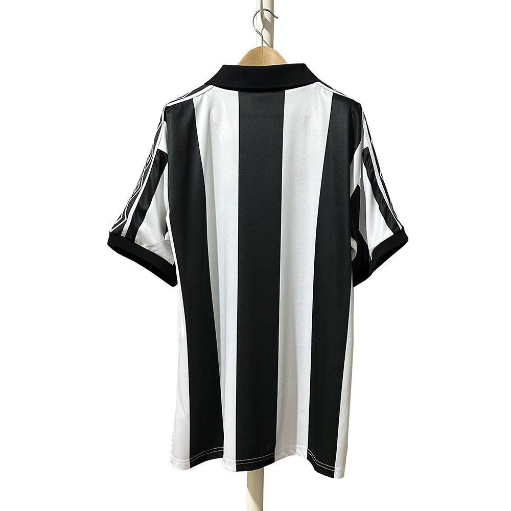 NEWCASTLE UNITED Retro Home Jersey 1980-82 image 1