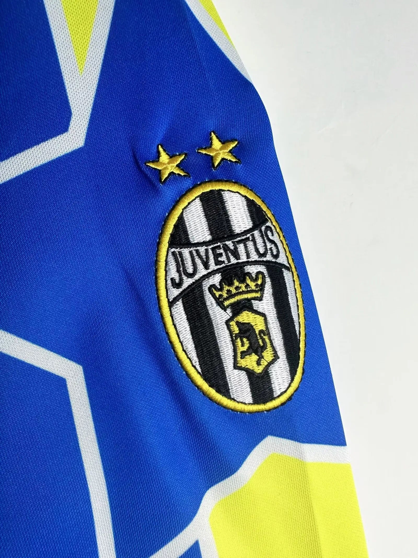 JUVENTUS Retro Away Jersey 1997-99 image 3
