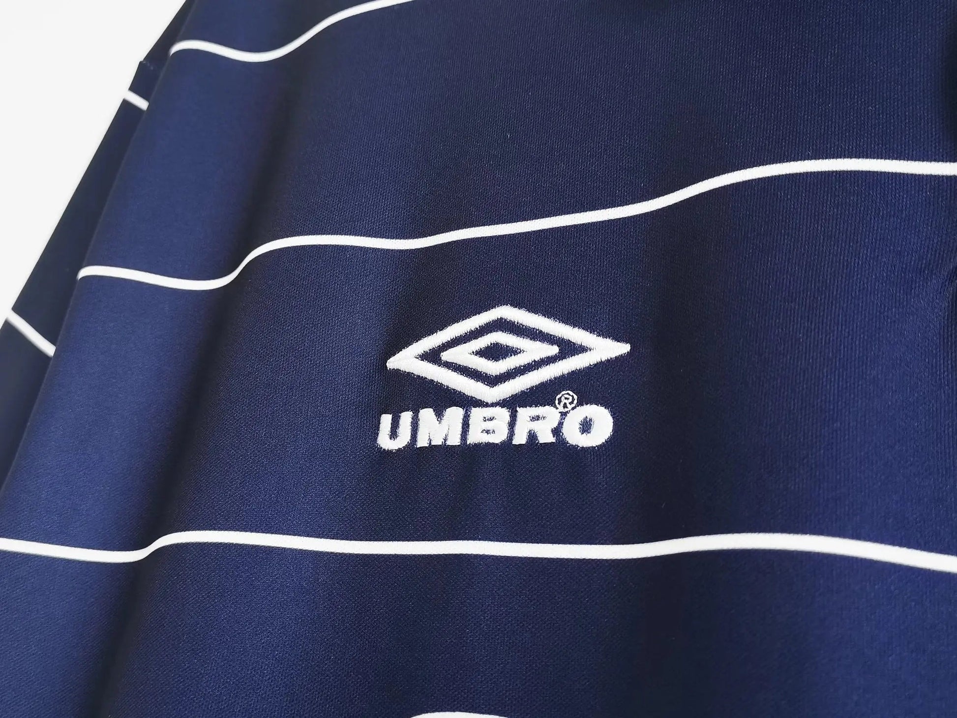 MANCHESTER UNITED RETRO JERSEY 1999-00 image 7