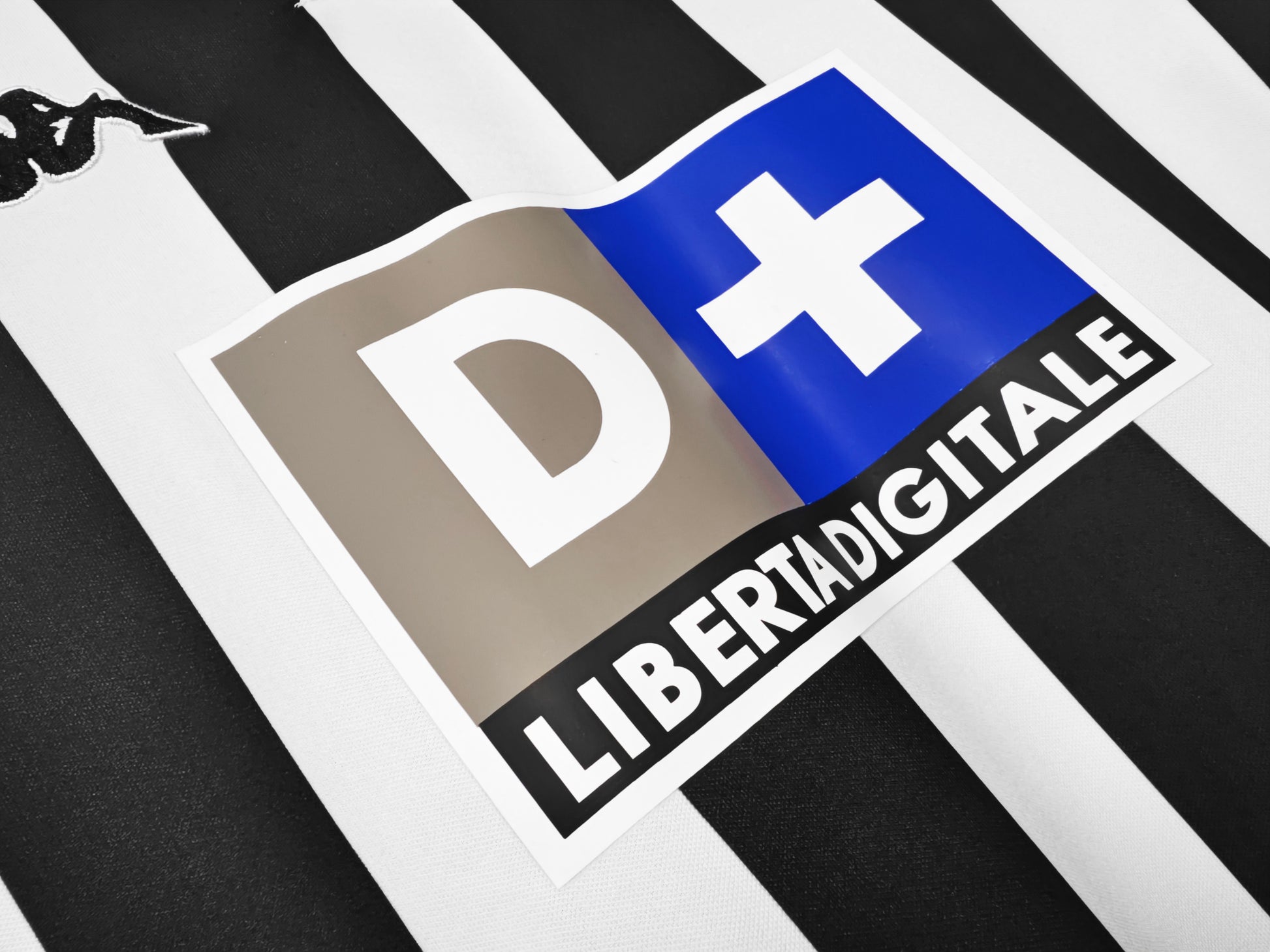 JUVENTUS  RETRO HOME JERSEY 1998-99 image 5