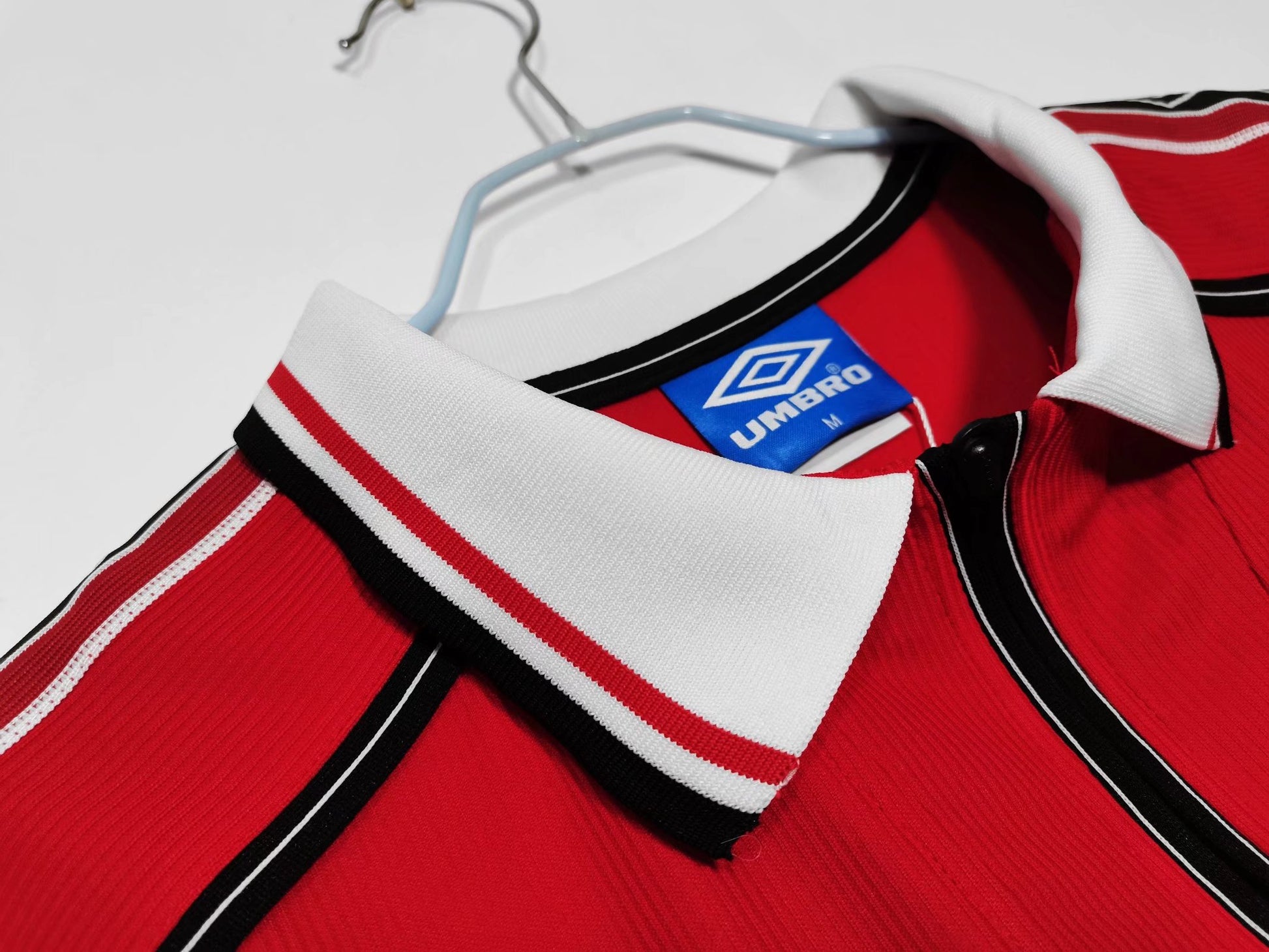 MANCHESTER UNITED RETRO JERSEY 1998 image 8
