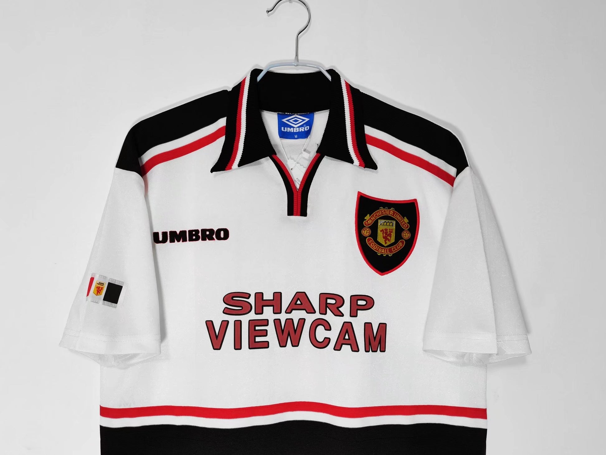 MANCHESTER UNITED RETRO JERSEY 1998-99 image 13