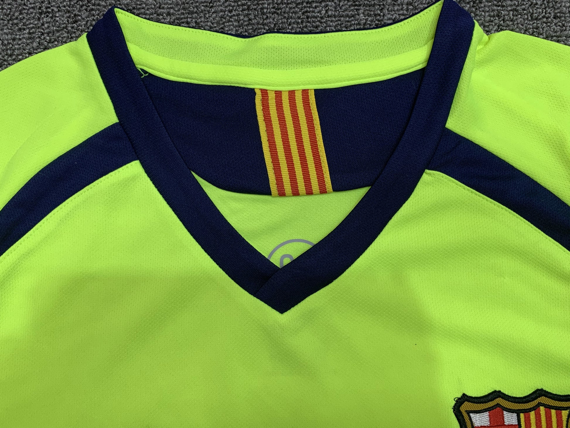 BARCELONA Retro Away Jersey  2005-06 image 4