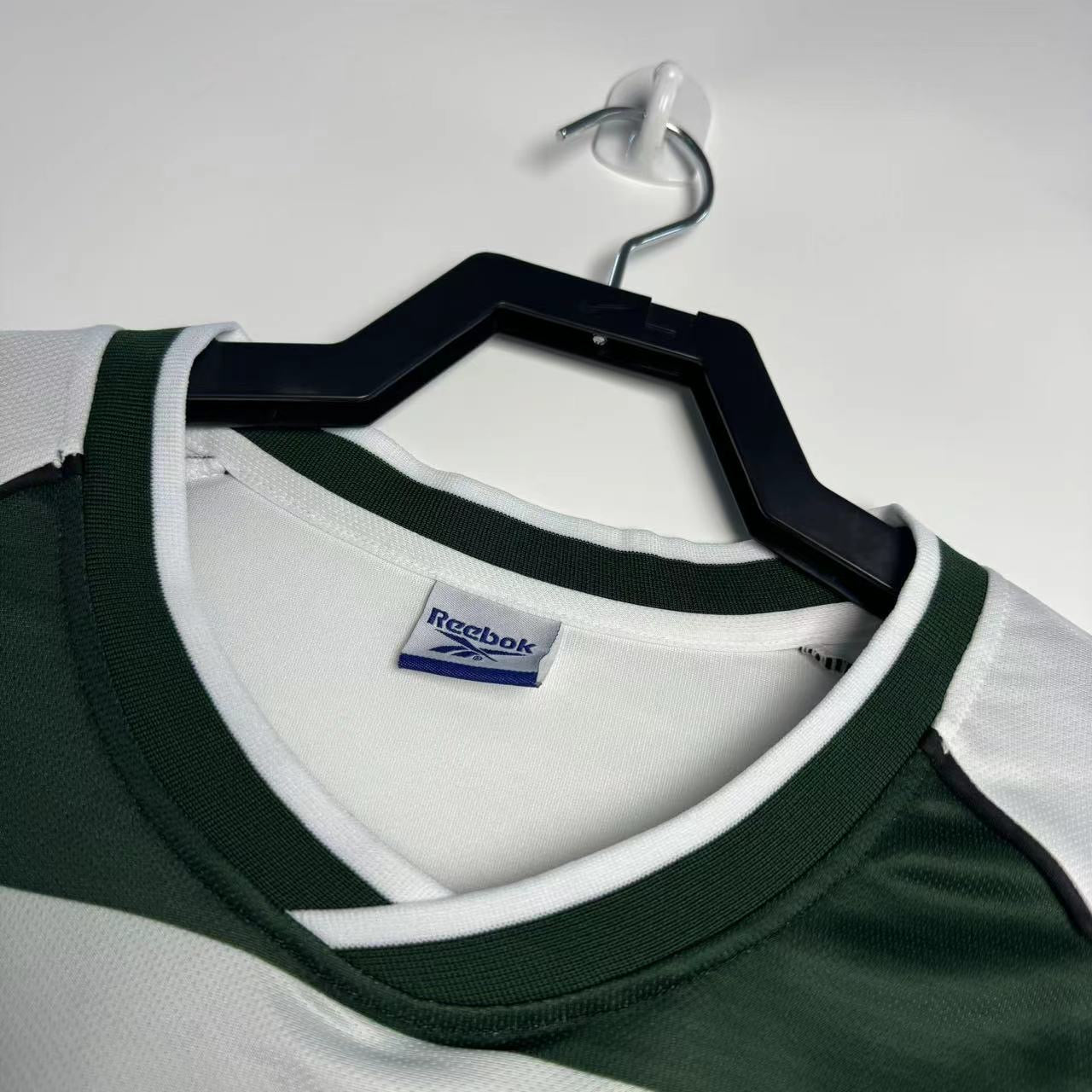 SPORTING LISBON Retrkms home Jersey  2001-03 image 9