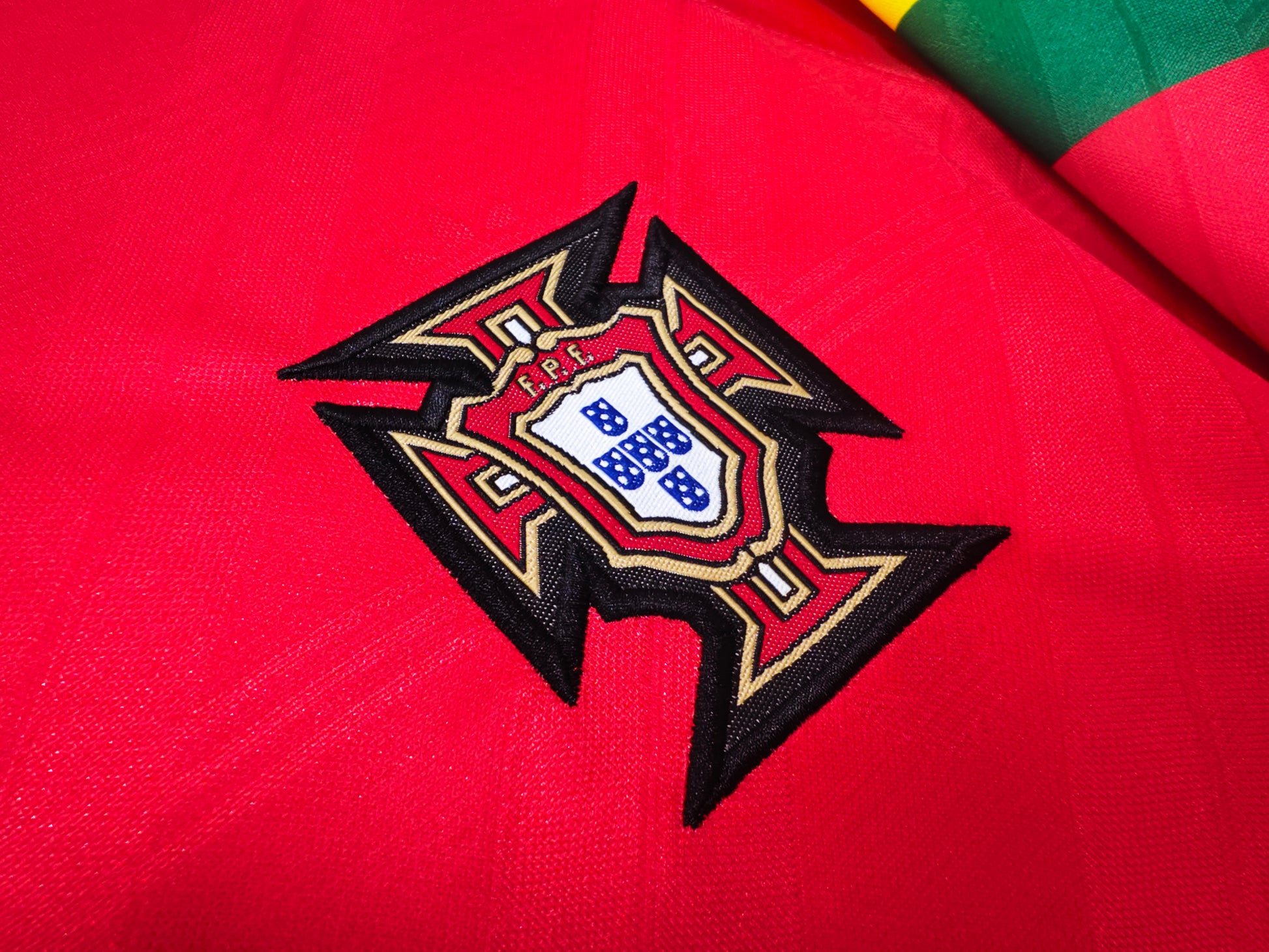 PORTUGAL Retro Home Jersey Euro 1992 image 5