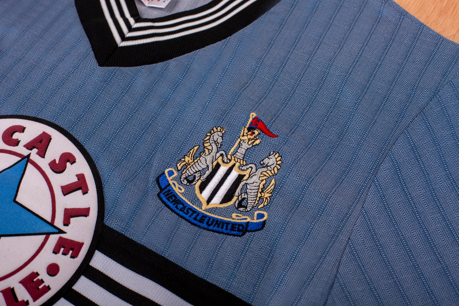 NEWCASTLE UNITED Retro Away Jersey 1995-96 image 3