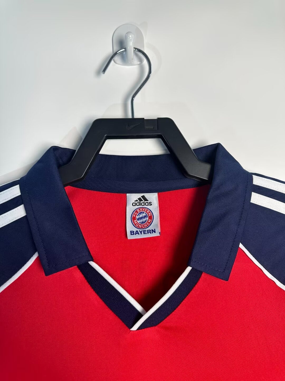 BAYERN MUNICH Retro Home Jersey 2000-01 image 3
