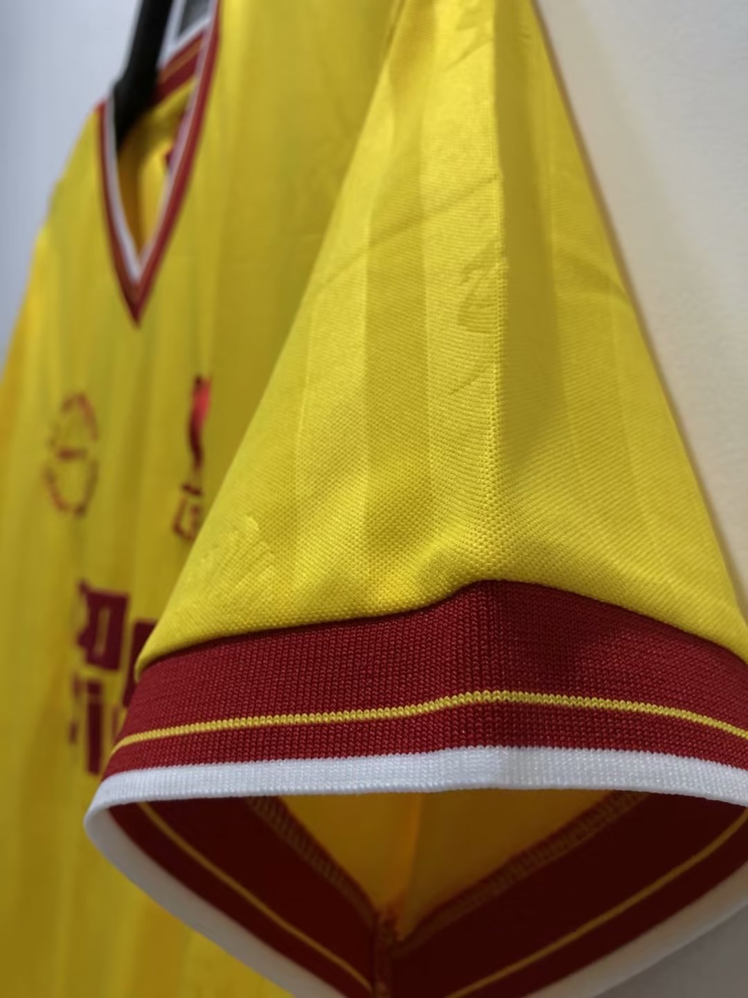 LIVERPOOL Retro Away Jersey 1985 FA Cup Edition  image 2