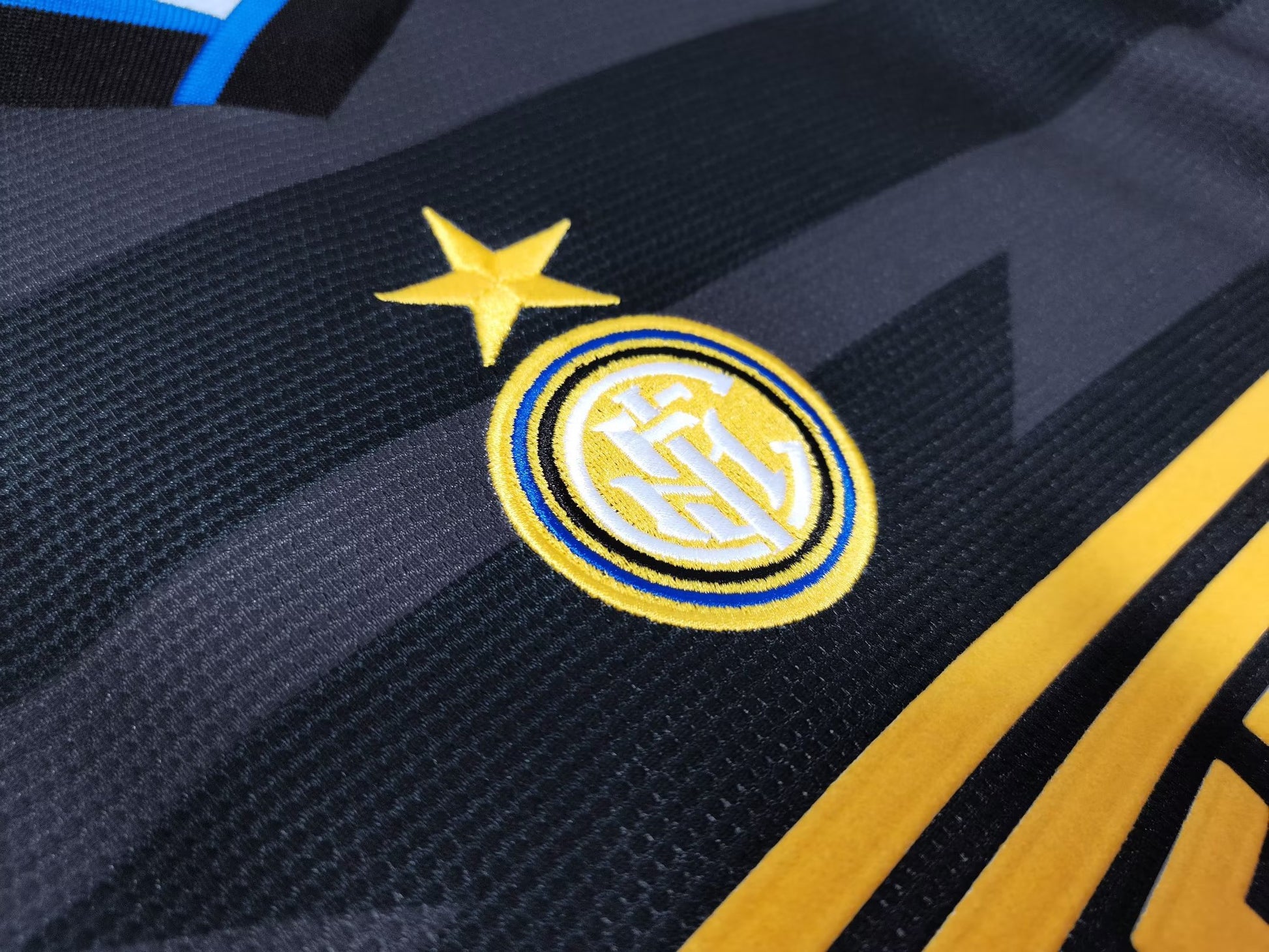 INTER MILAN Retro Home Jersey 1997-98 image 5