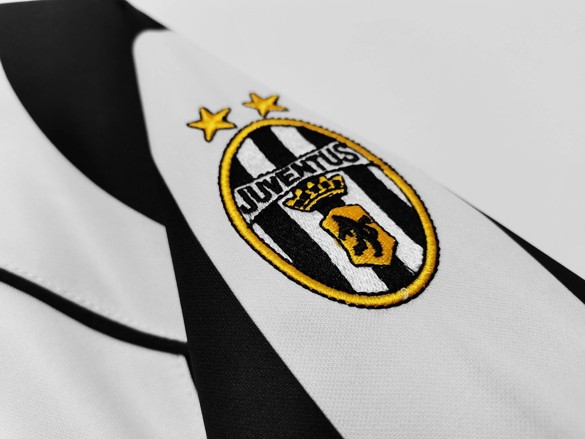 JUVENTUS  RETRO Home JERSEY 1997-98 image 3
