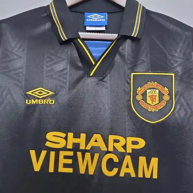 MANCHESTER UNITED RETRO JERSEY 1993-95 image 5