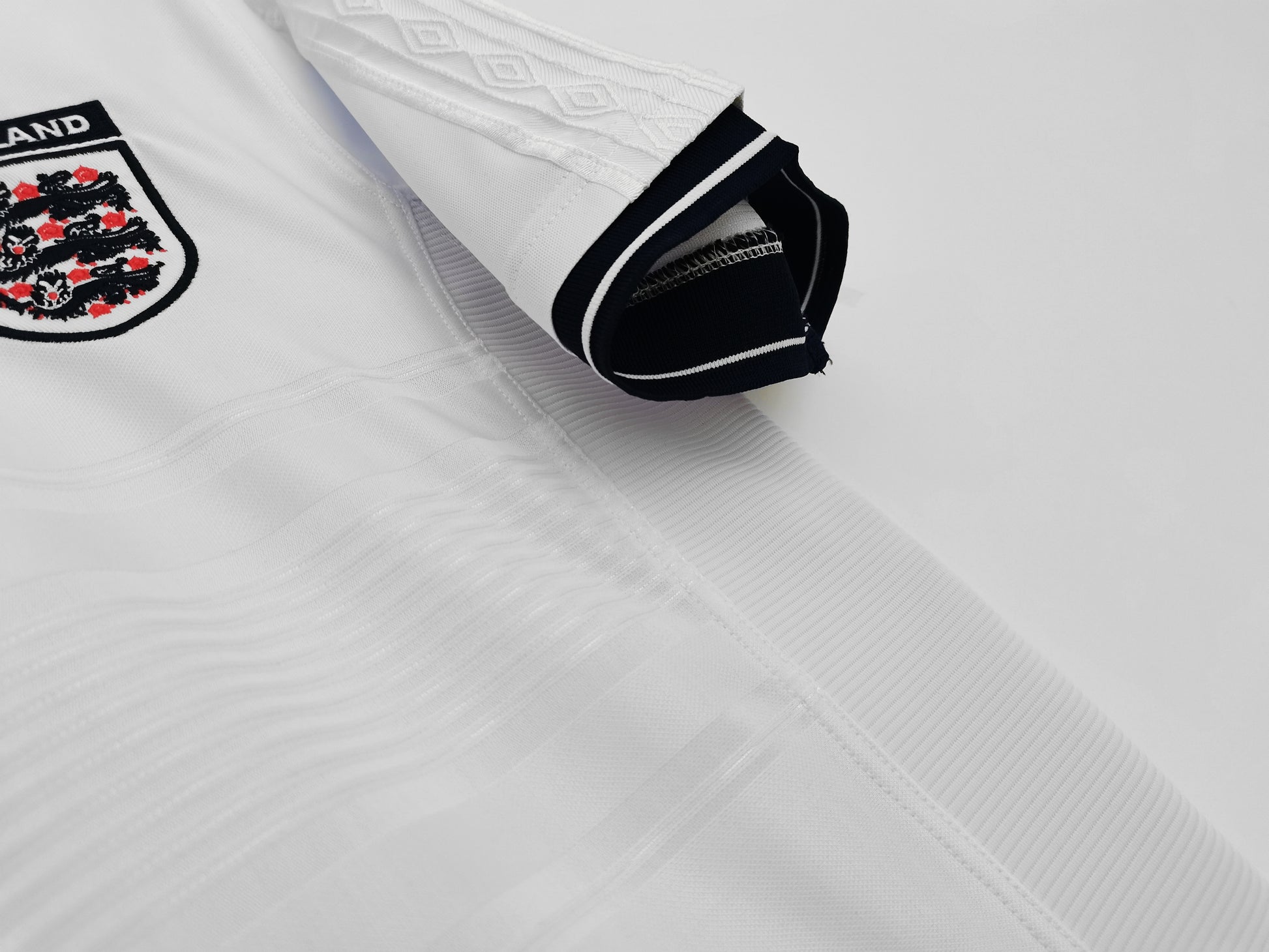 ENGLAND Retro Home Jersey 1999-2001 image 9