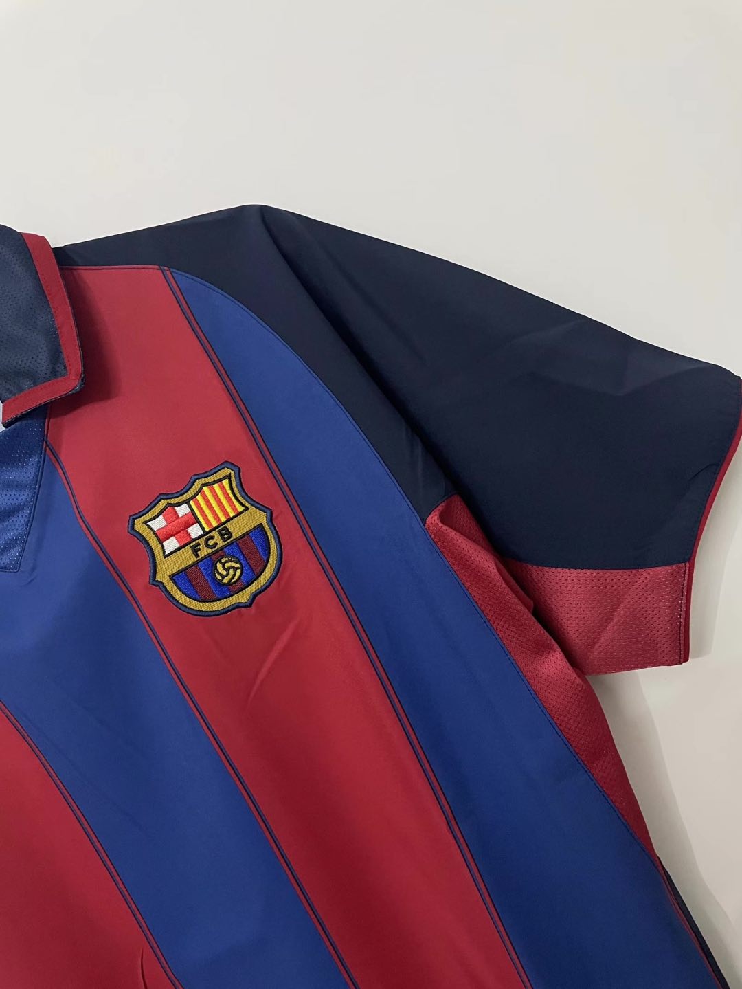 BARCELONA Retro Home Jersey  2003-04 image 6
