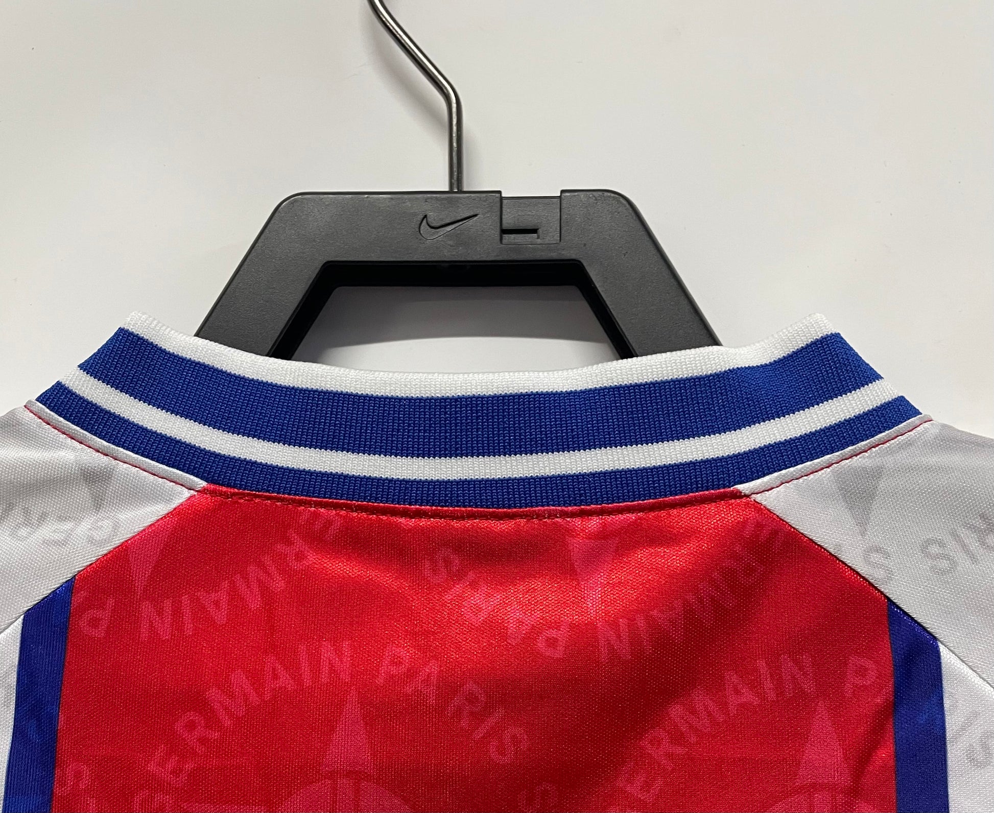 PSG Retro Away Jersey 1994-95 image 5