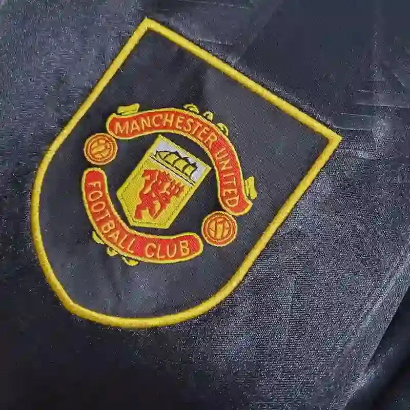 MANCHESTER UNITED RETRO JERSEY 1993-95 image 1