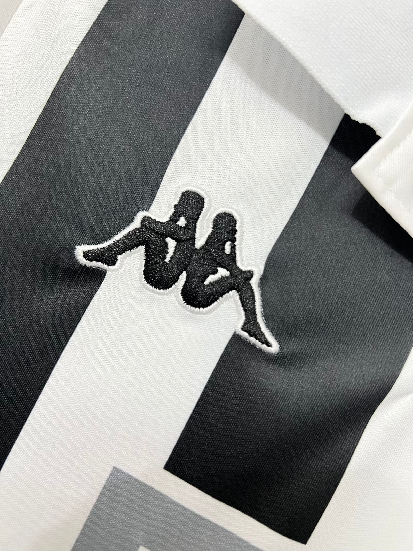 JUVENTUS  RETRO HOME JERSEY 1999-00 image 5