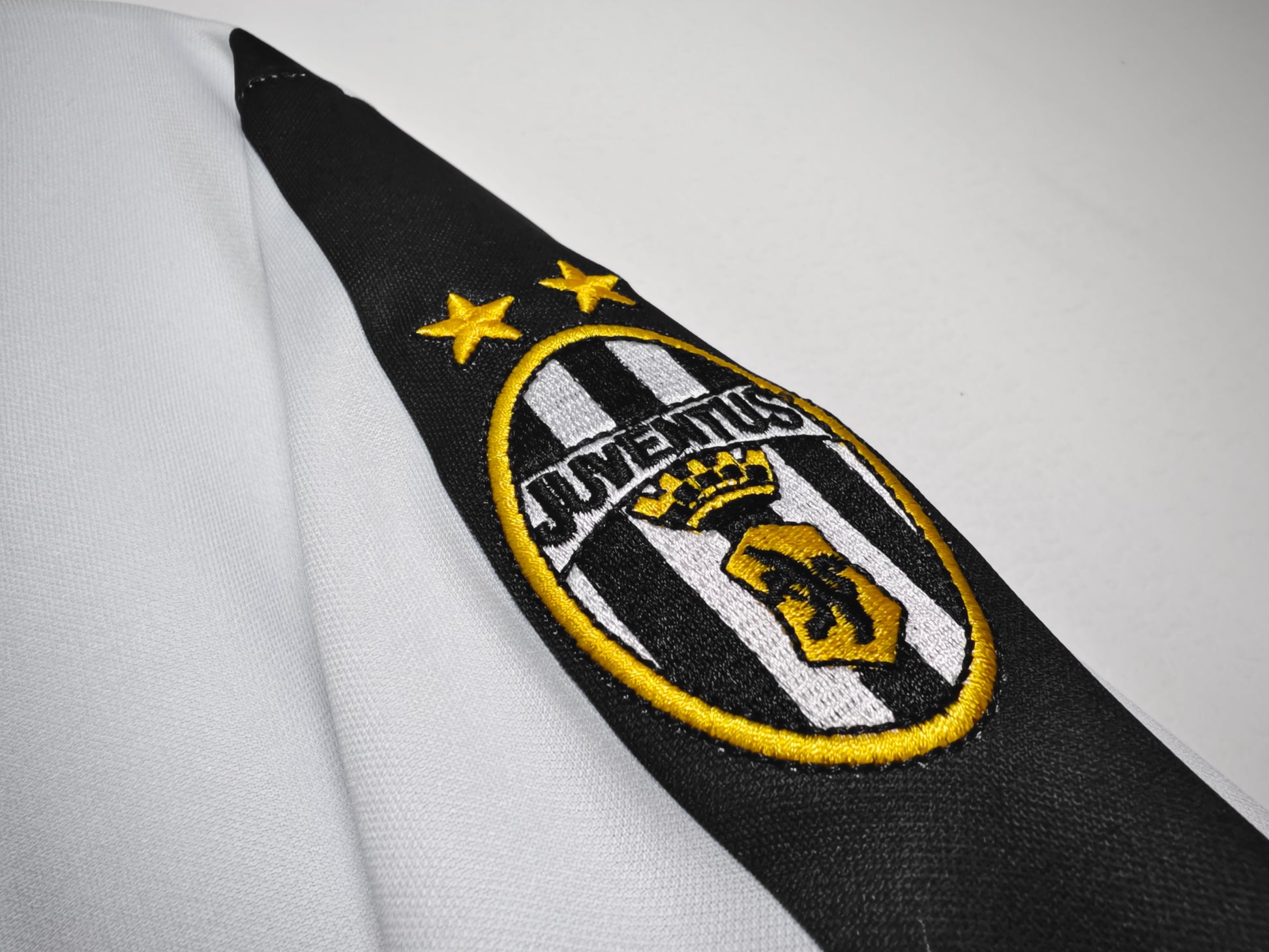 JUVENTUS  RETRO HOME JERSEY 1998-99 image 10