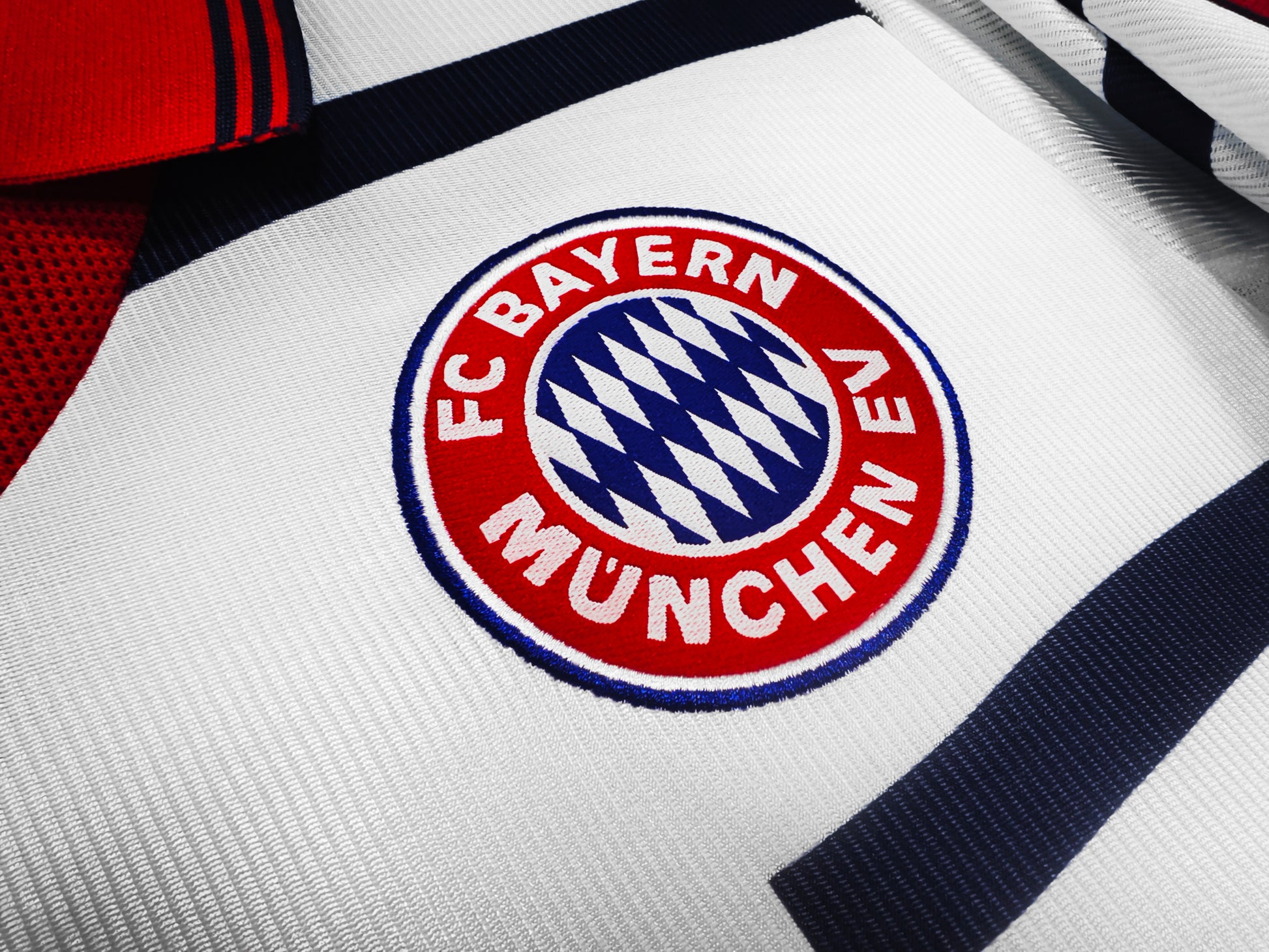 BAYERN MUNICH Retro Away Jersey 1998 image 4