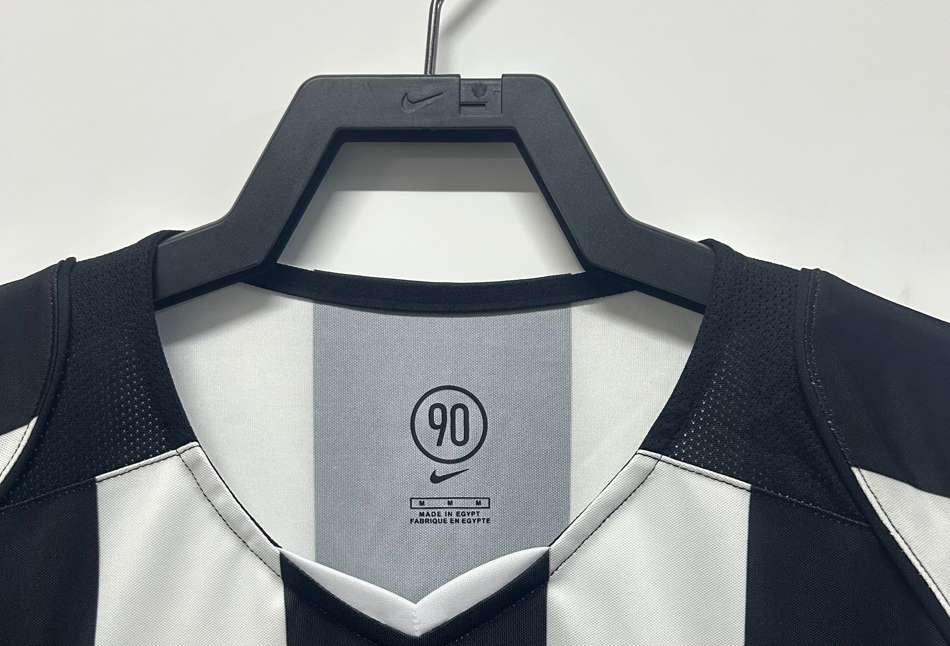 JUVENTUS Retro Home Jersey 2004/05 image 7