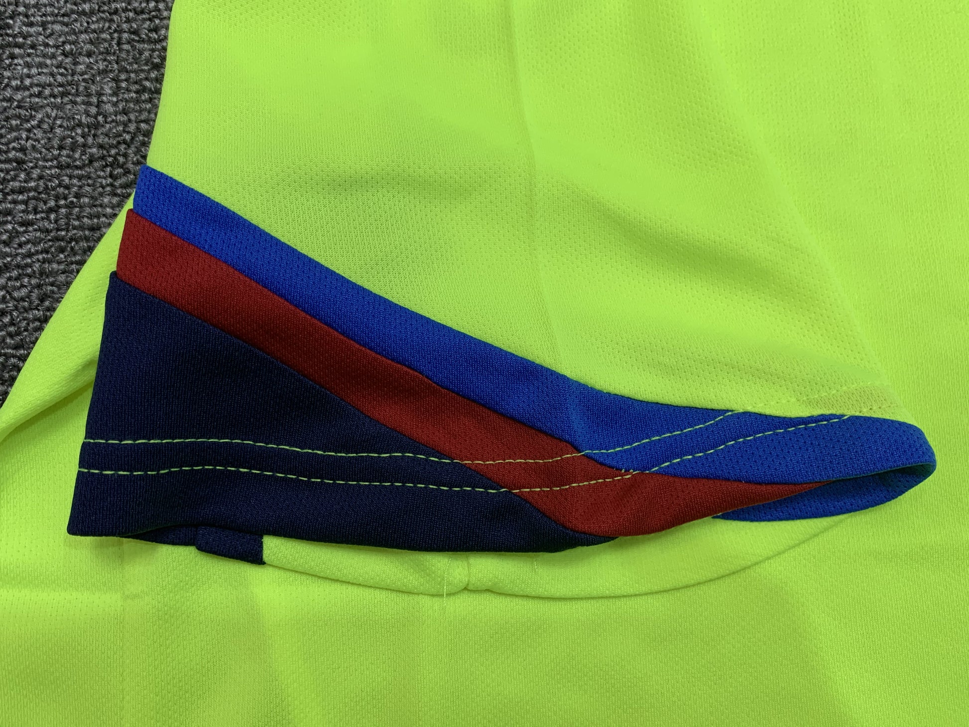 BARCELONA Retro Away Jersey  2005-06 image 5