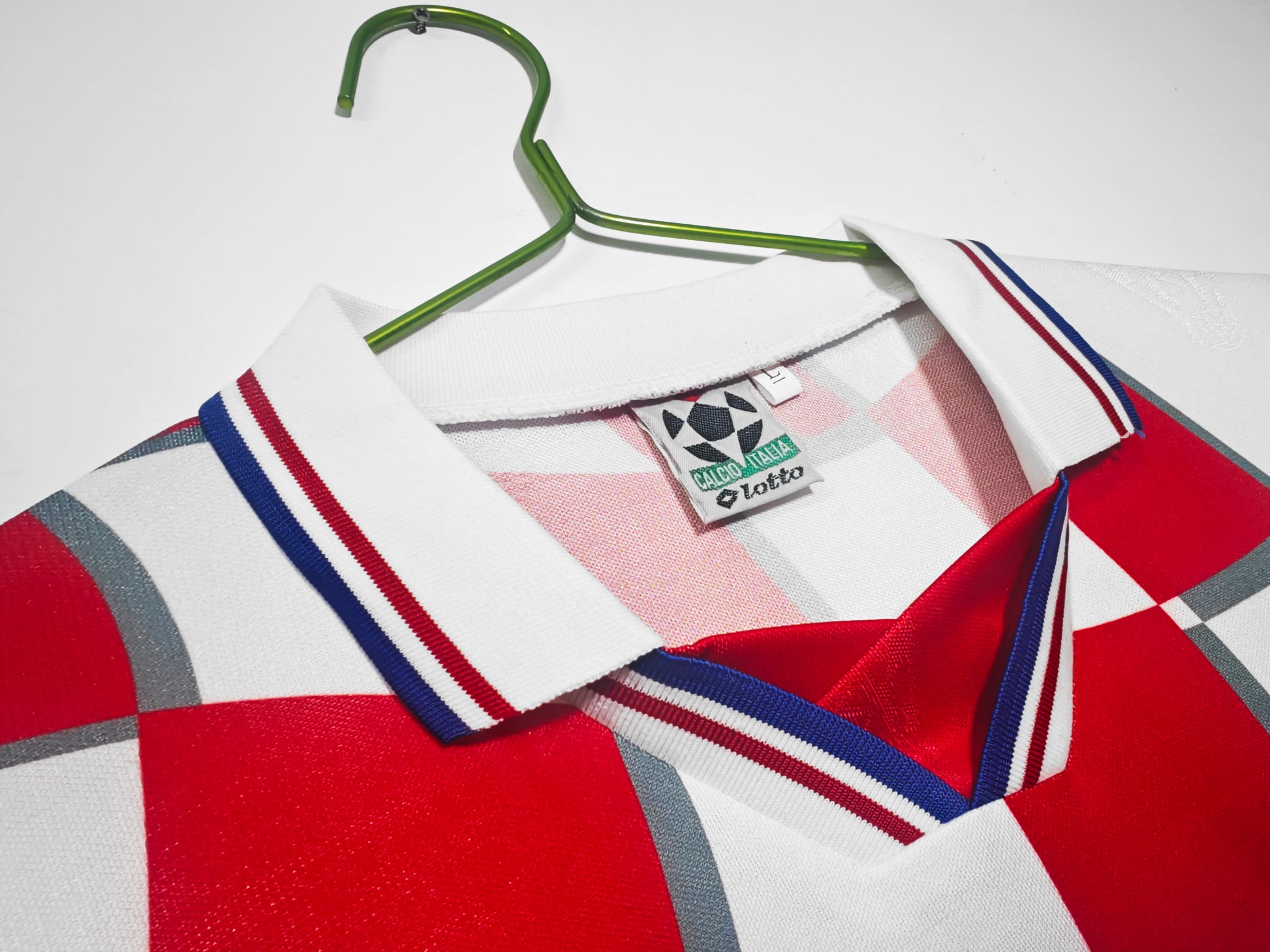 CROATIA Retro Home Jersey  1998 image 3