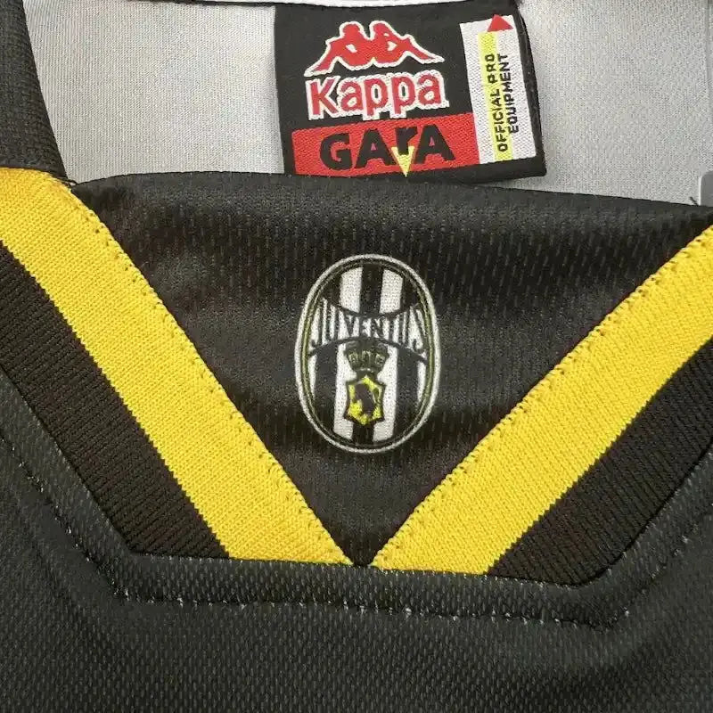 JUVENTUS Retro Away Jersey 1996-97 image 3