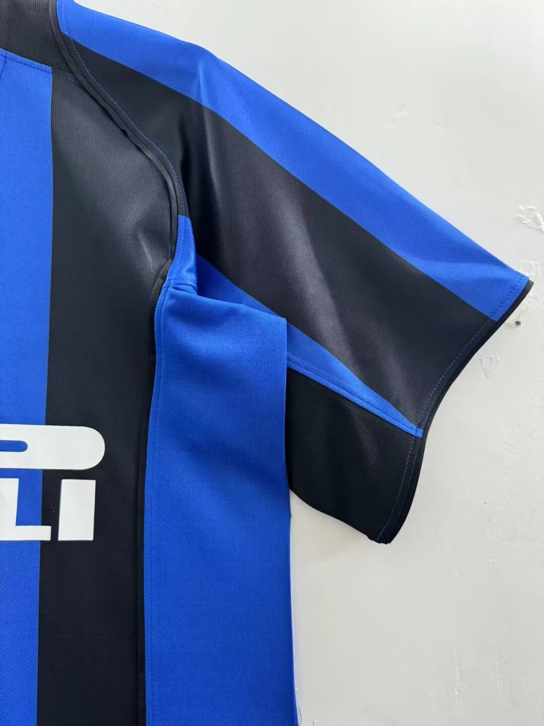 INTER MILAN Retro Home Jersey  2004 image 2