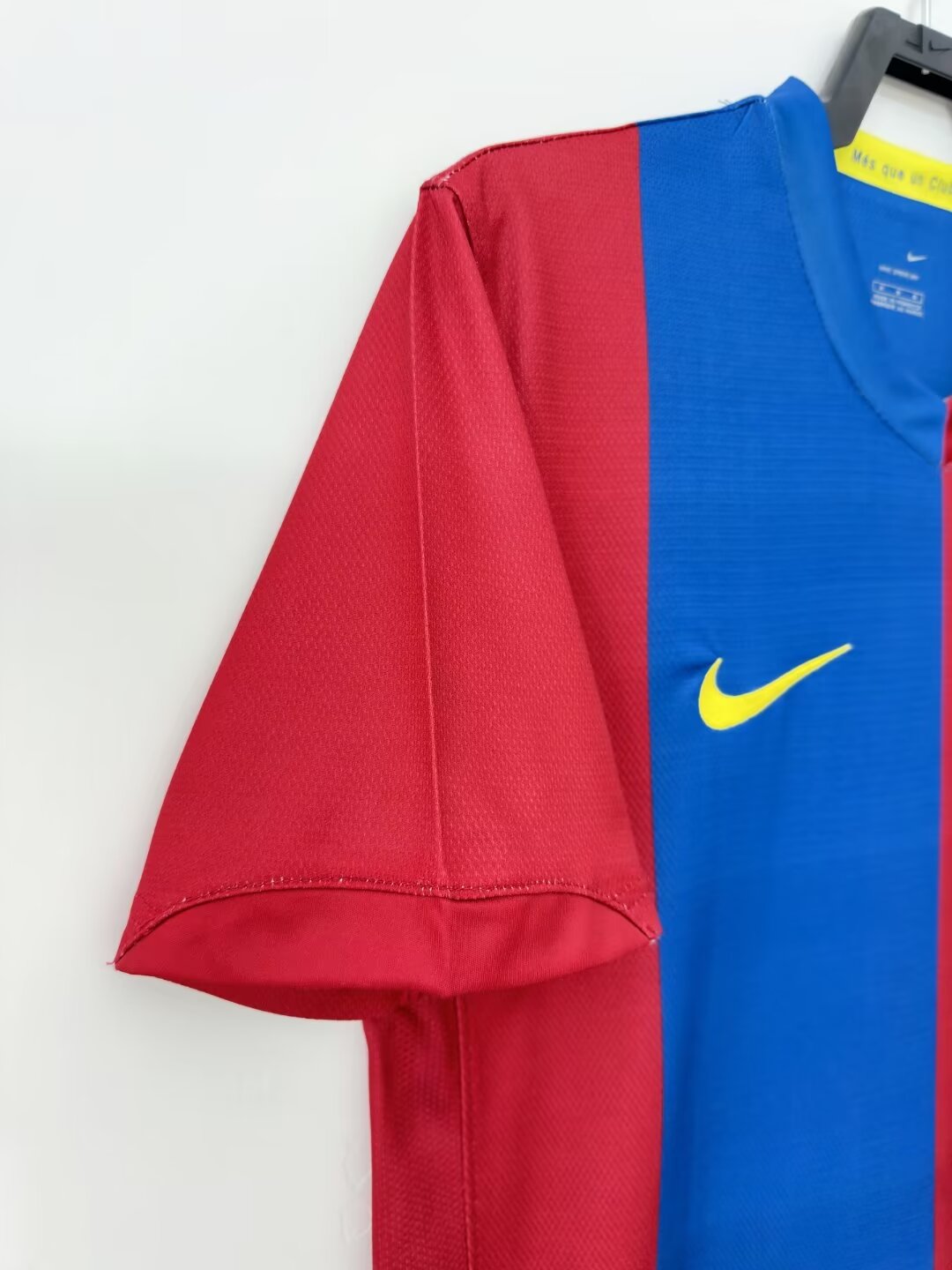 BARCELONA Retro Home Jersey  2006-07 image 7
