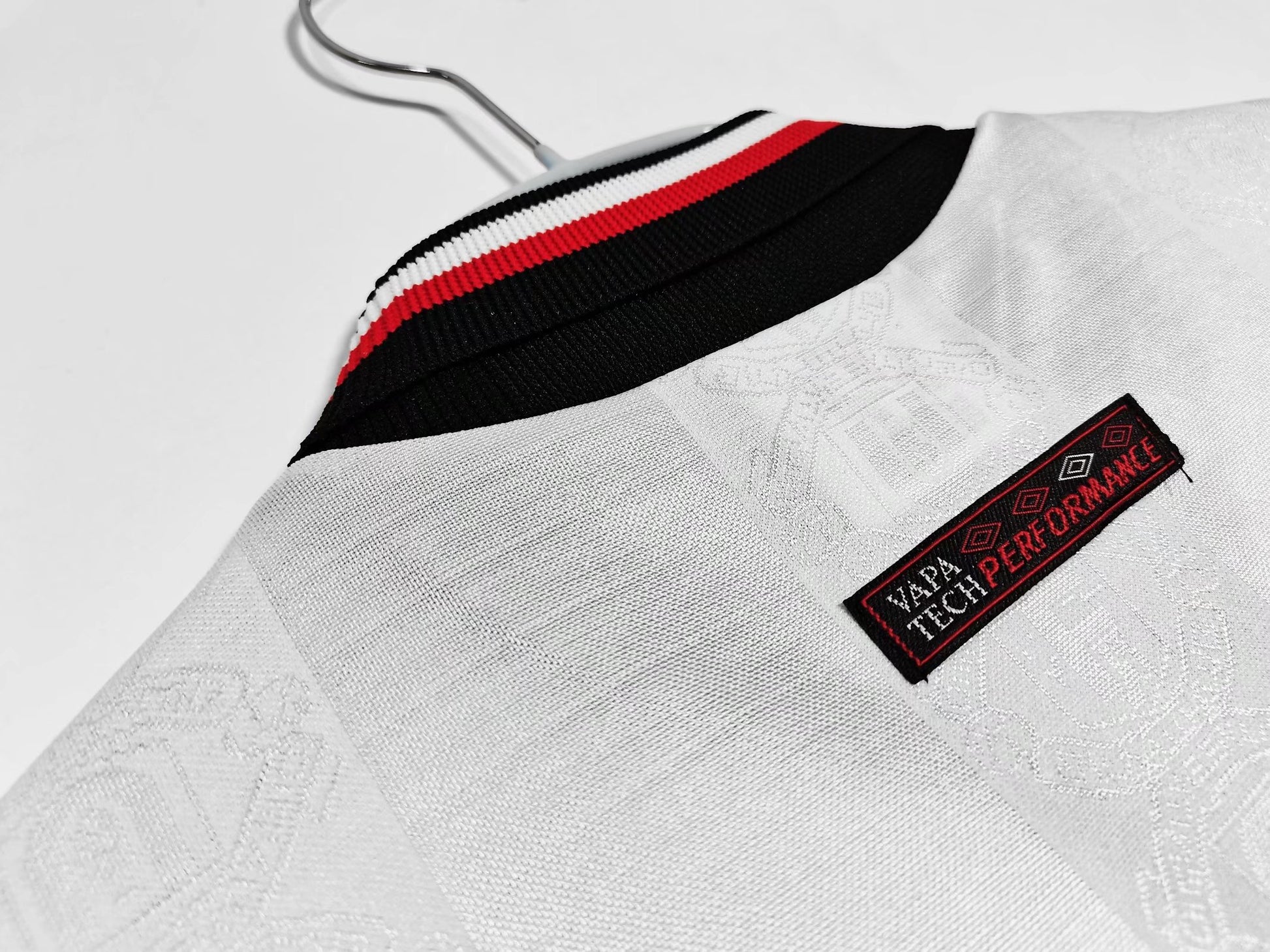 MANCHESTER UNITED RETRO JERSEY 1998-99 image 12