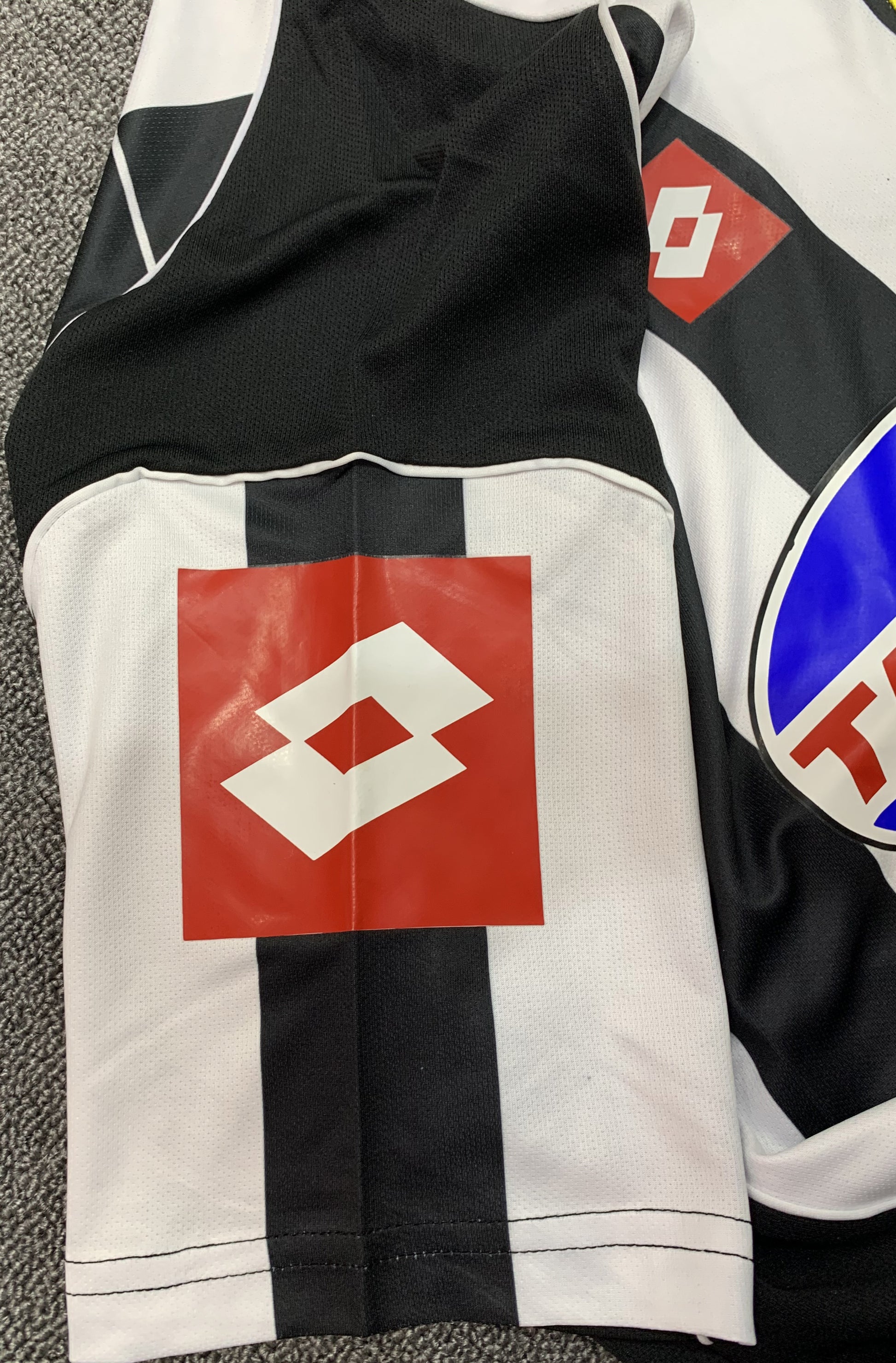 JUVENTUS Retro Home Jersey 2002-03 image 4