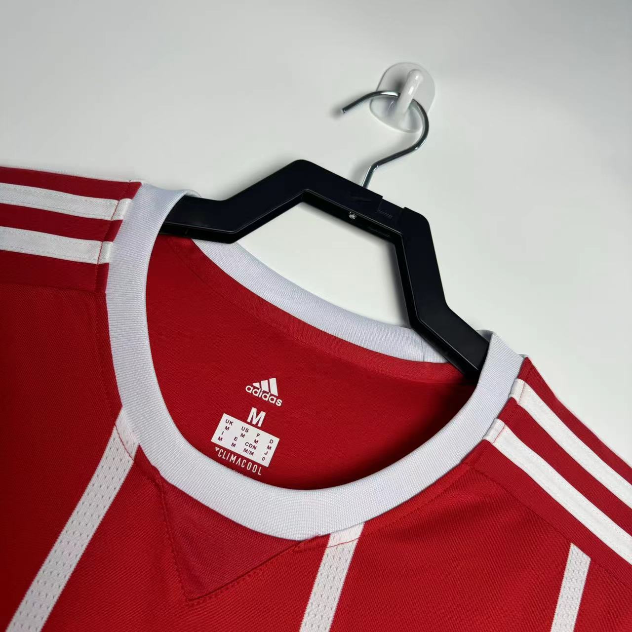 BAYERN MUNICH Retro Home Jersey 2016-17 image 2