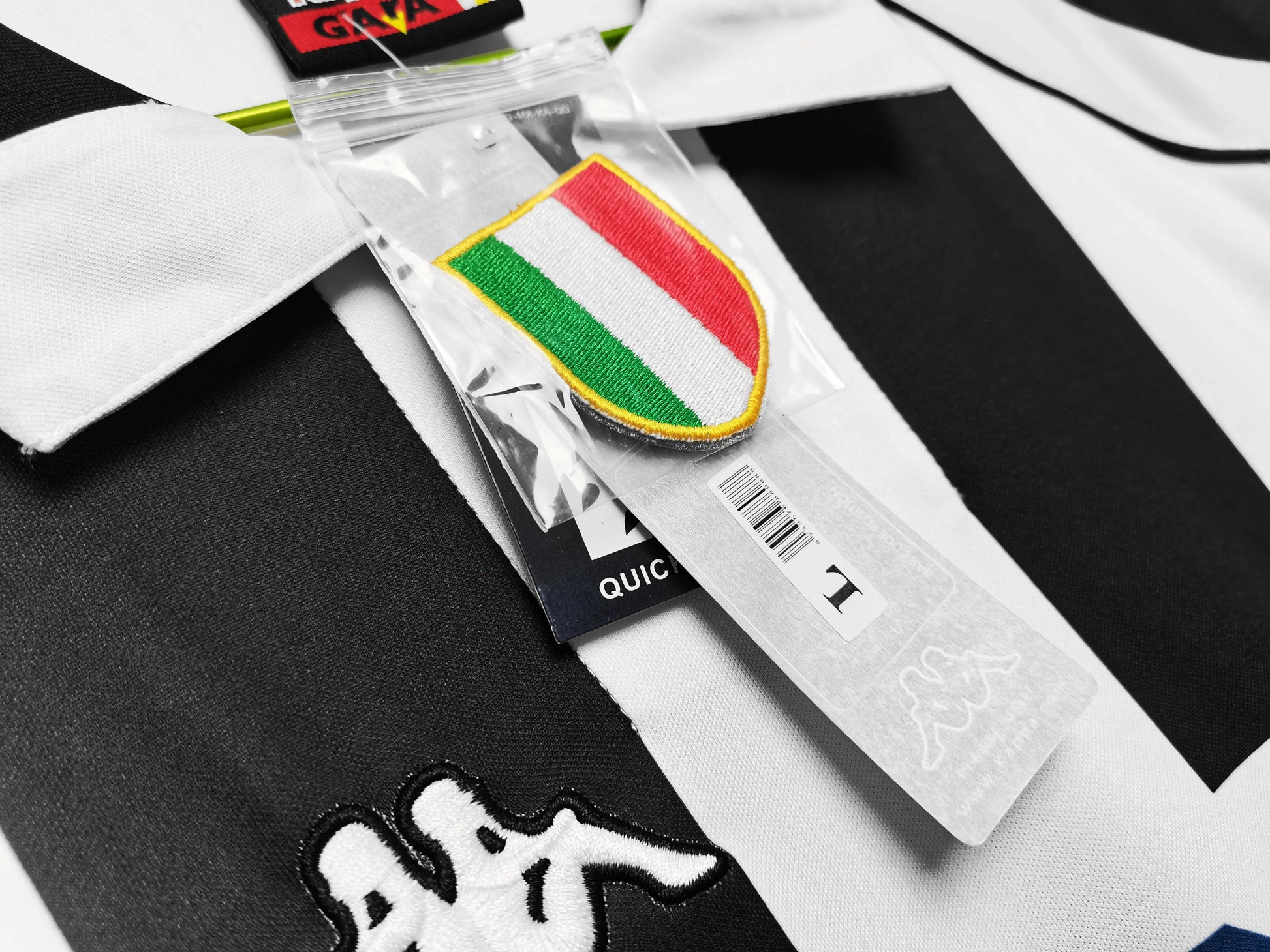 JUVENTUS  RETRO Home JERSEY 1997-98 image 5