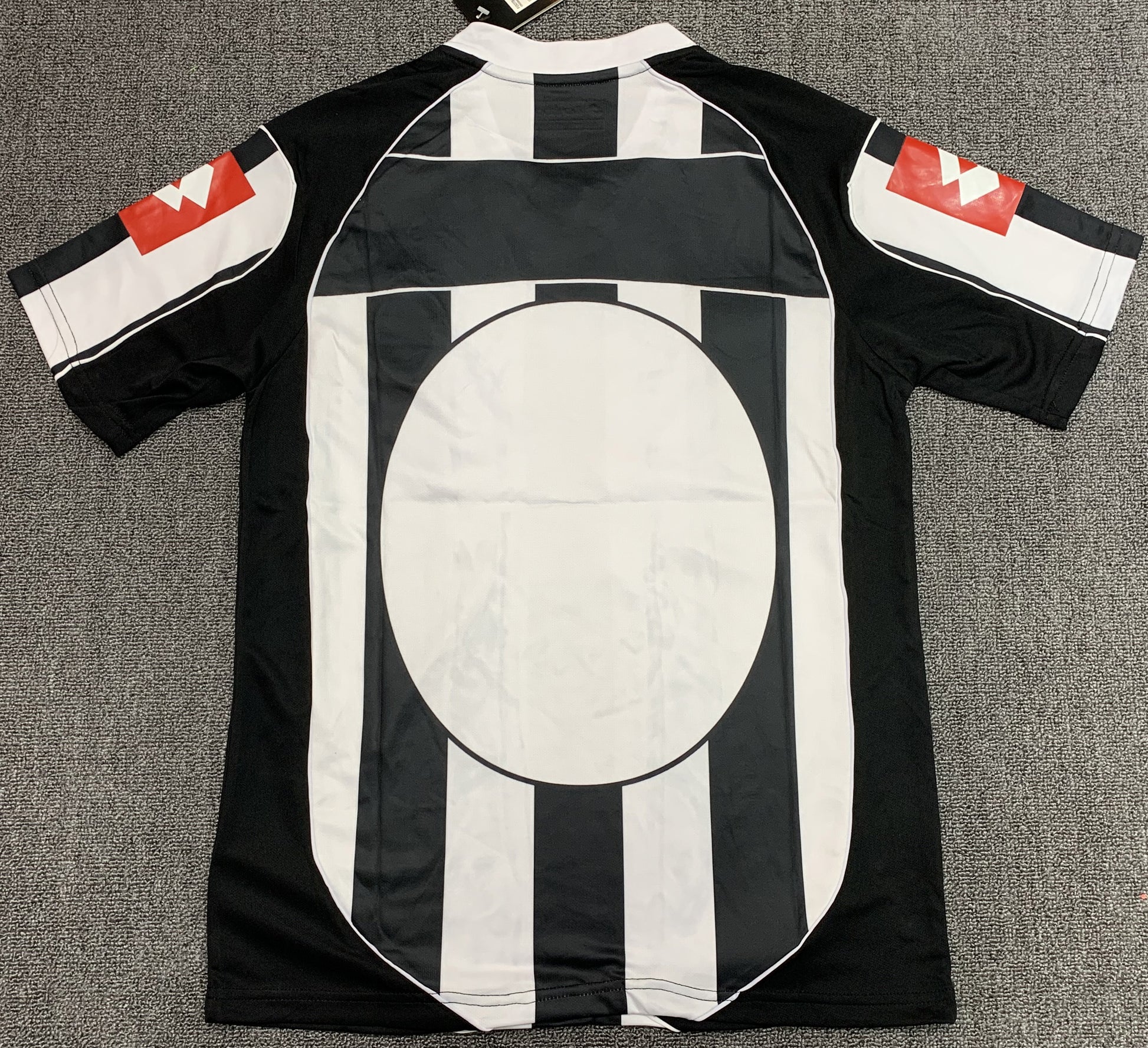 JUVENTUS Retro Home Jersey 2002-03 image 1