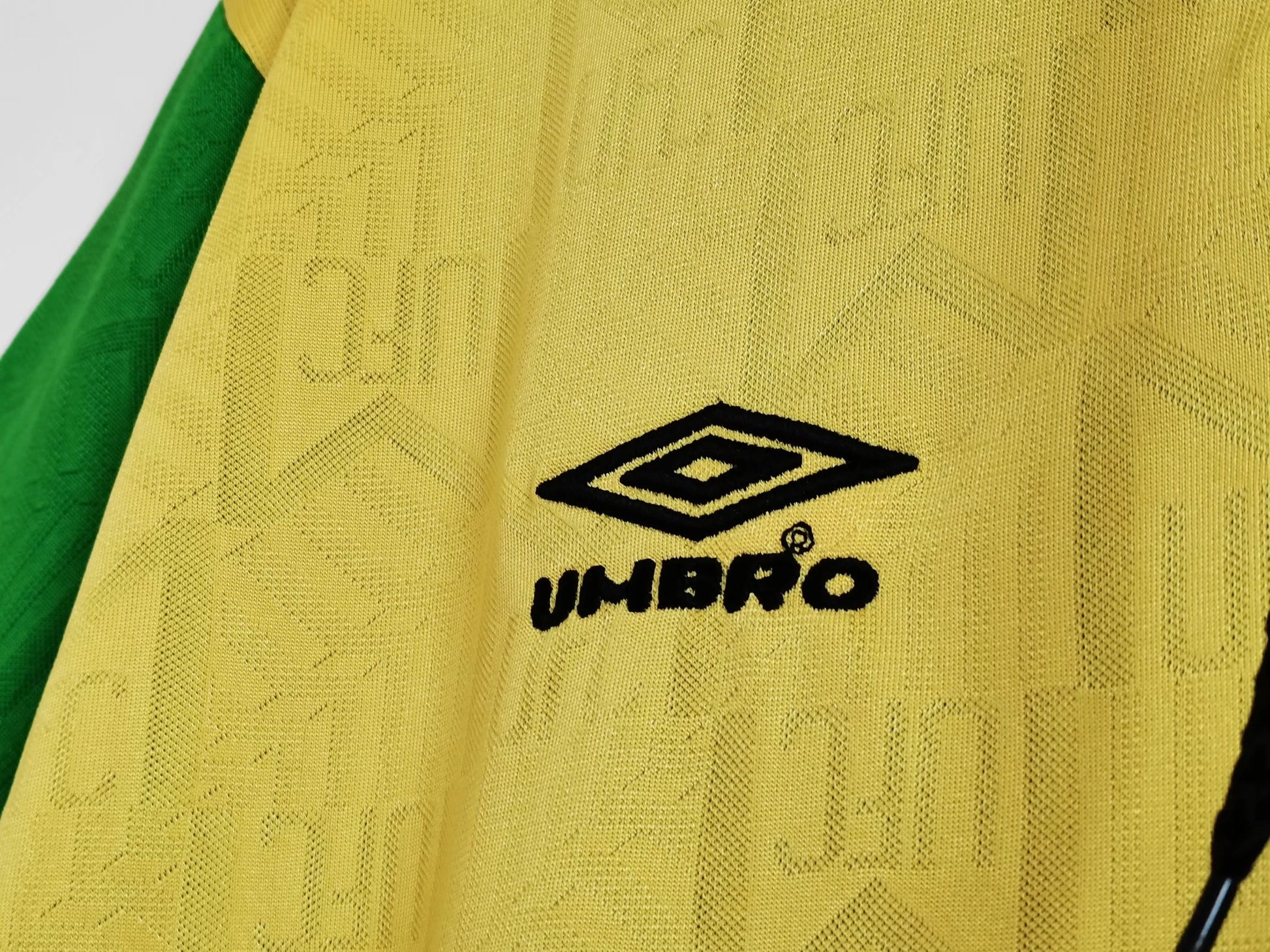 MANCHESTER UNITED RETRO JERSEY 1992 image 9