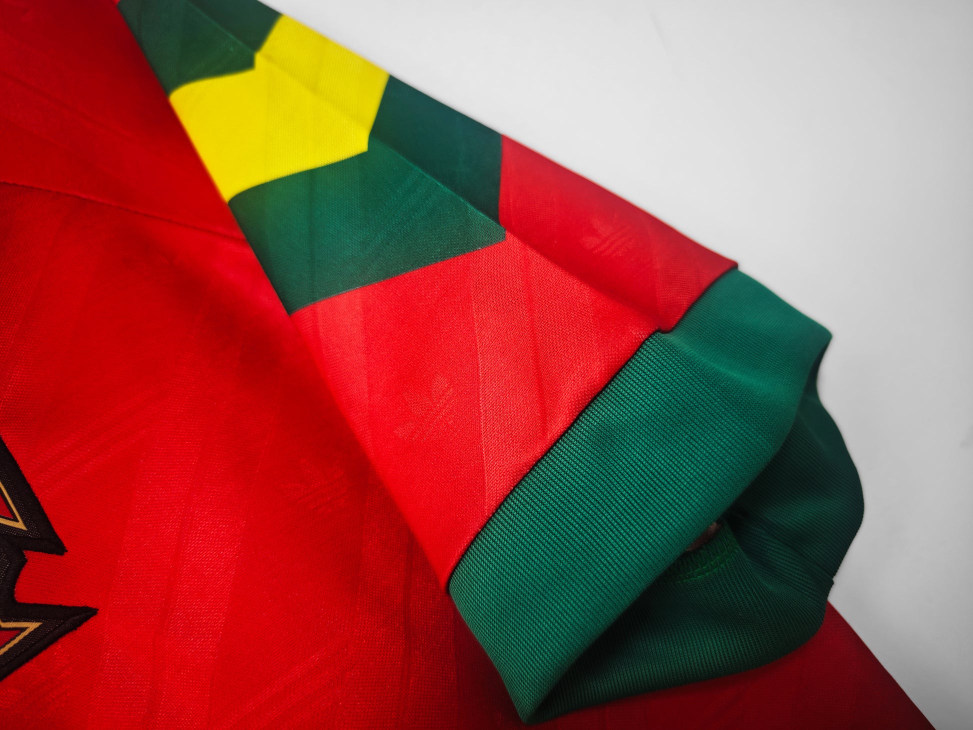 PORTUGAL Retro Home Jersey Euro 1992 image 4