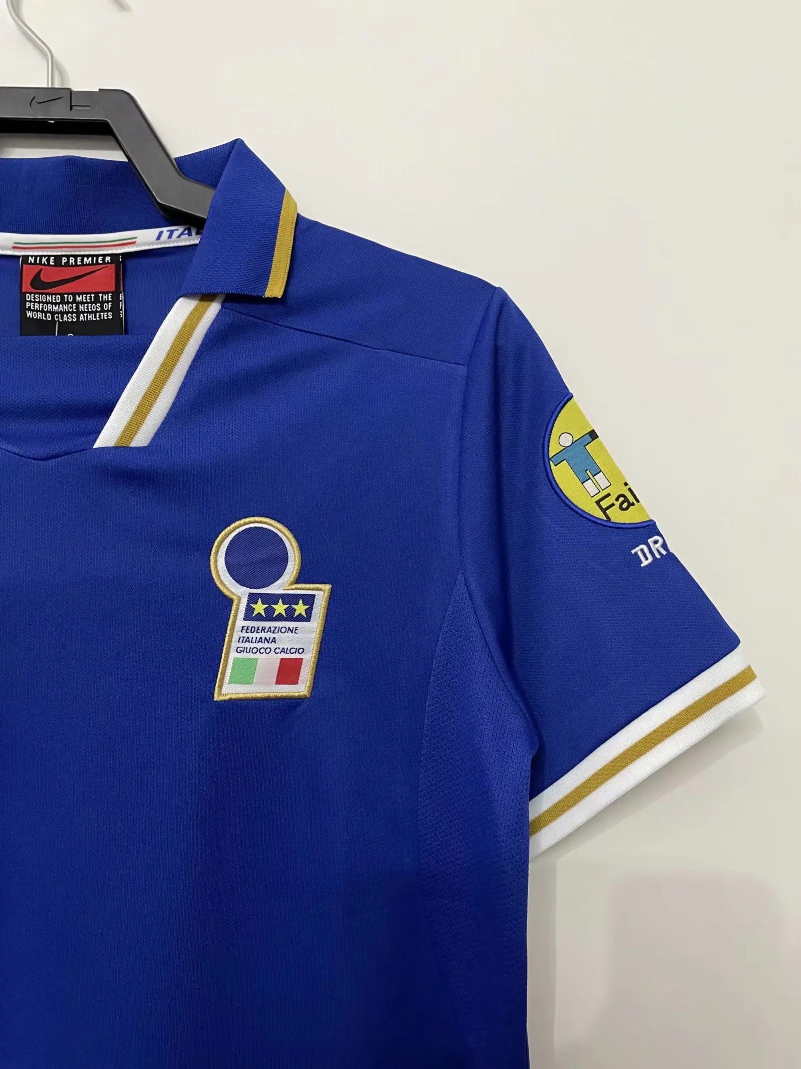 ITALY Retro Home Jersey EURO 96 image 5