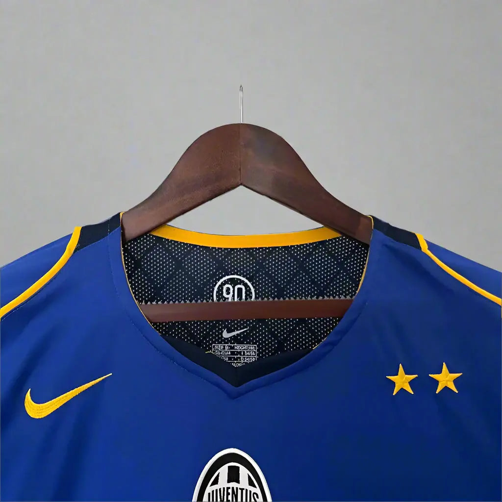 JUVENTUS Retro Away Jersey 2004 image 2