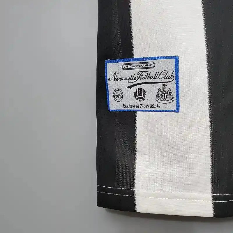 NEWCASTLE UNITED Retro Home Jersey 1995-97 image 7