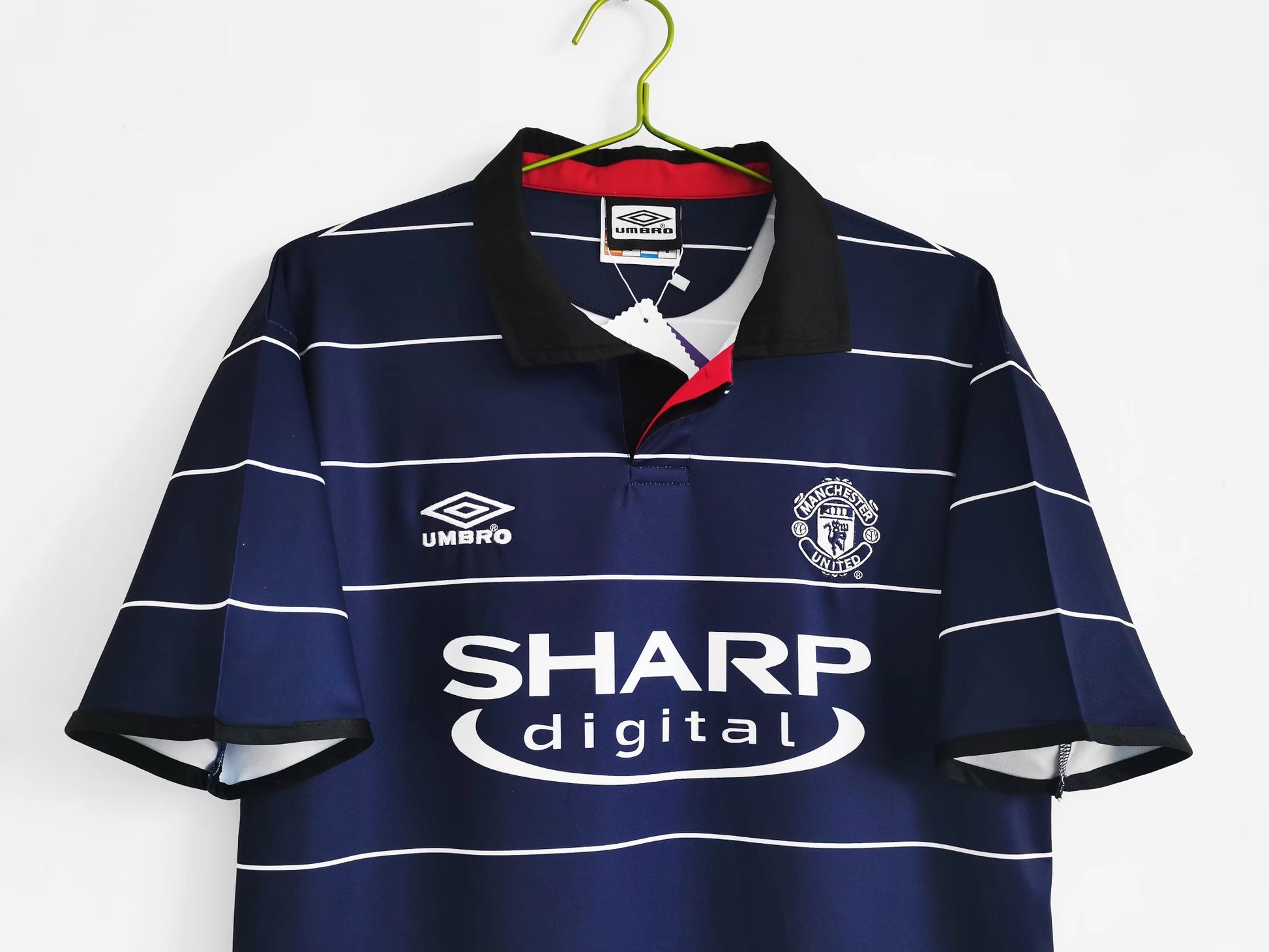 MANCHESTER UNITED RETRO JERSEY 1999-00 image 12