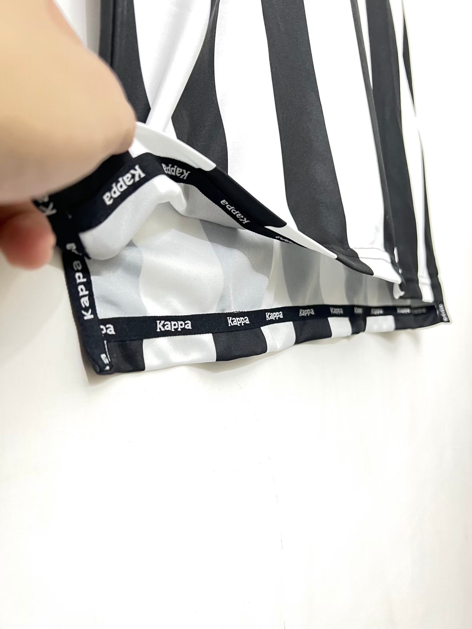 JUVENTUS  RETRO HOME JERSEY 1999-00 image 6