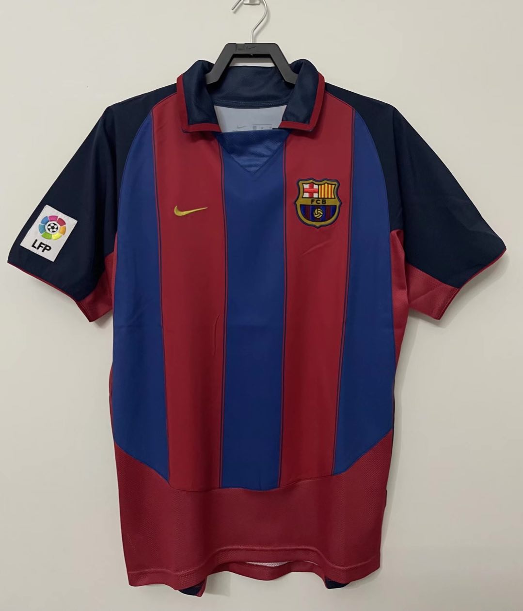 BARCELONA Retro Home Jersey  2003-04 image 0
